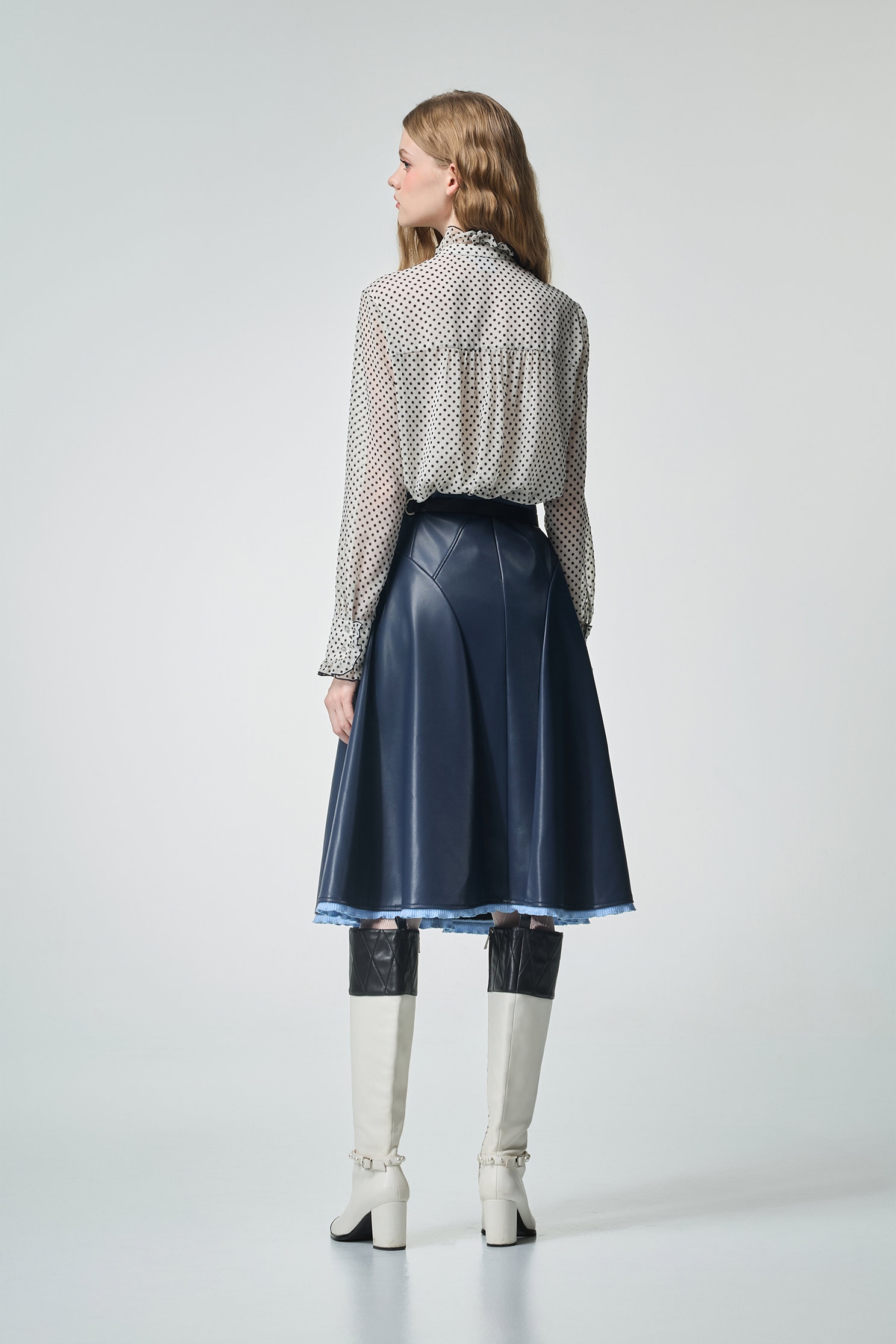 海軍藍綴羅紋下擺長裙海軍藍綴羅紋下擺長裙,上班OL穿搭,派對特輯,皮革,秋冬穿搭,約會特輯,長裙