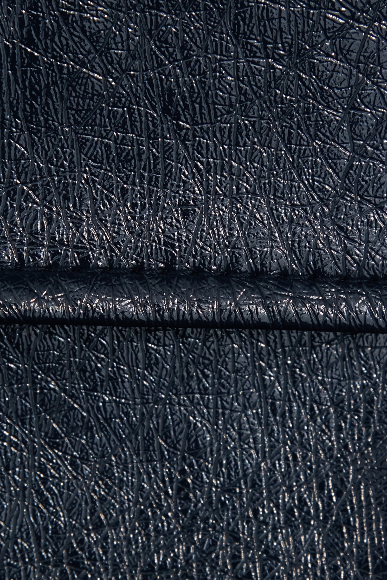 光澤感海軍藍仿皮中長裙光澤感海軍藍仿皮中長裙,A字裙,上班OL穿搭,時髦成套搭配,派對特輯,皮革,秋冬穿搭,長裙