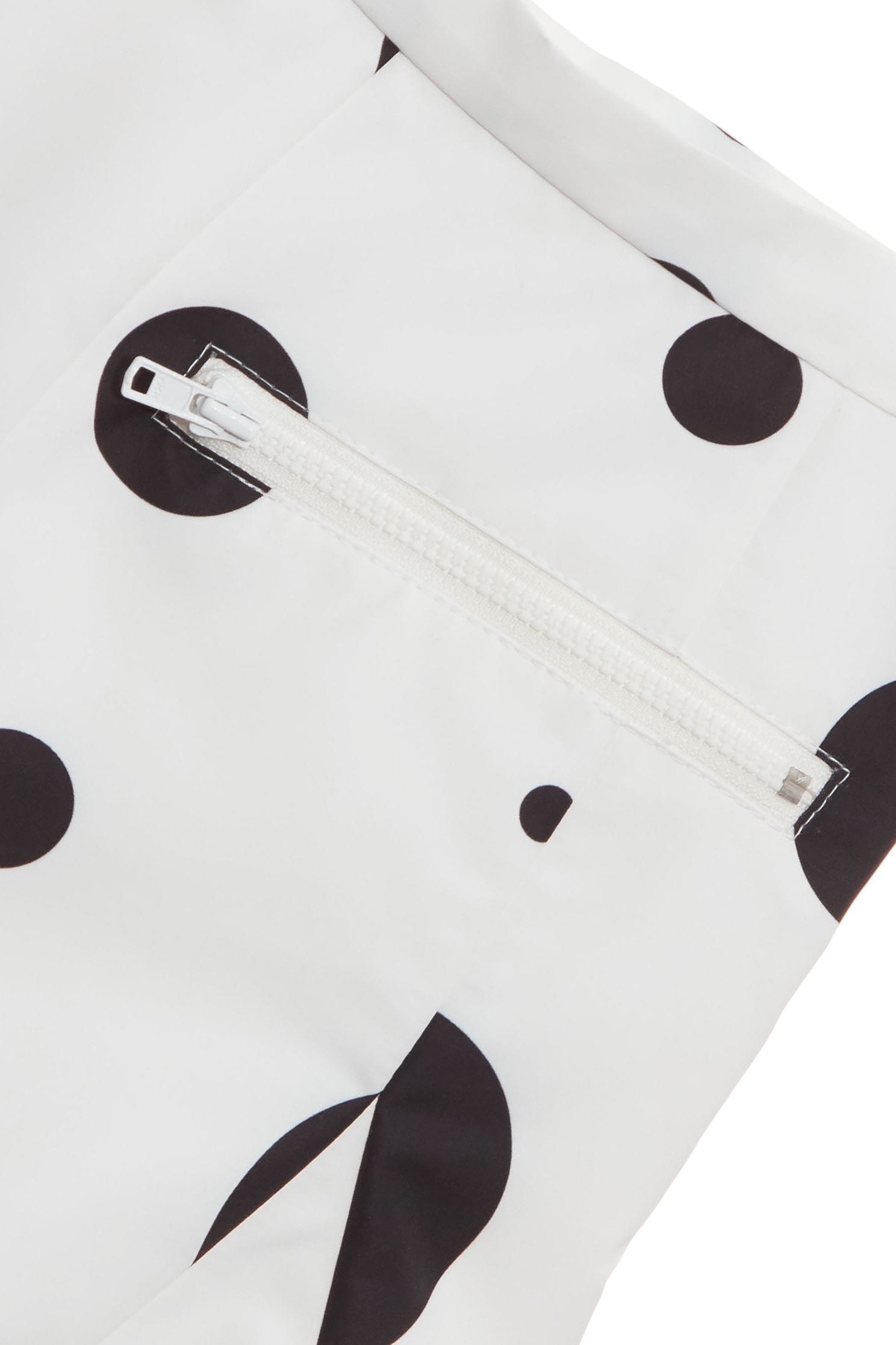 波爾卡高爾夫風短裙波爾卡高爾夫風短裙,春夏穿搭,時髦成套搭配,波點,白色裙子,短裙,短褲