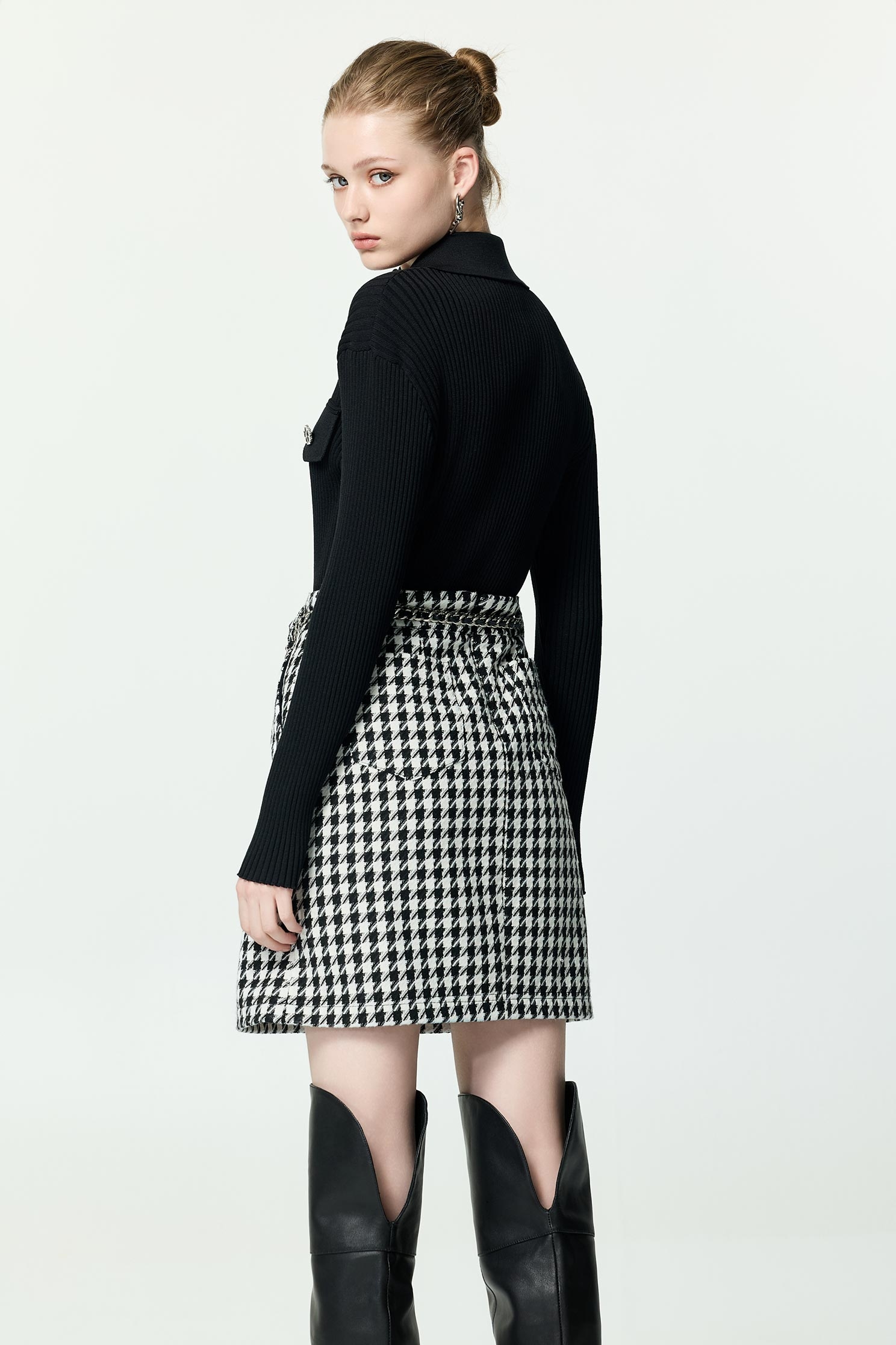 黑白千鳥格腰鍊小包短裙黑白千鳥格腰鍊小包短裙,A字裙,上班OL穿搭,時髦成套搭配,皮革,短裙,秋冬穿搭