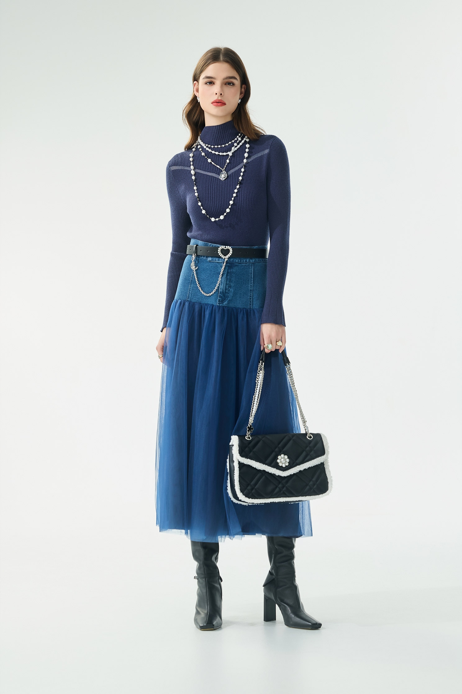 濃厚靛藍拼網紗牛仔裙濃厚靛藍拼網紗牛仔裙,丹寧,人氣商品,牛仔,牛仔裙,秋冬穿搭,約會特輯,紗裙,網紗,長裙