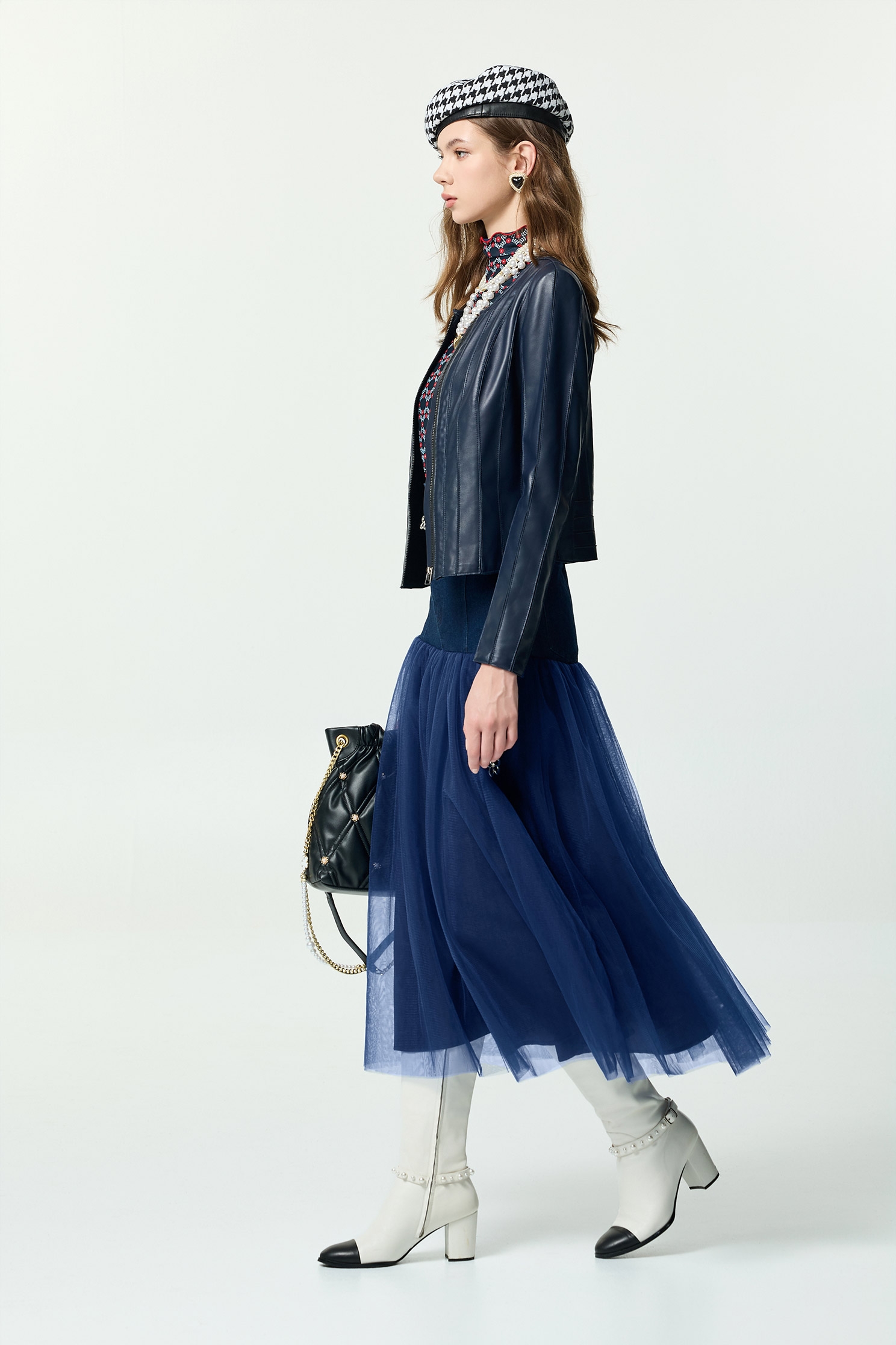 濃厚靛藍拼網紗牛仔裙濃厚靛藍拼網紗牛仔裙,丹寧,人氣商品,牛仔,牛仔裙,秋冬穿搭,約會特輯,紗裙,網紗,長裙