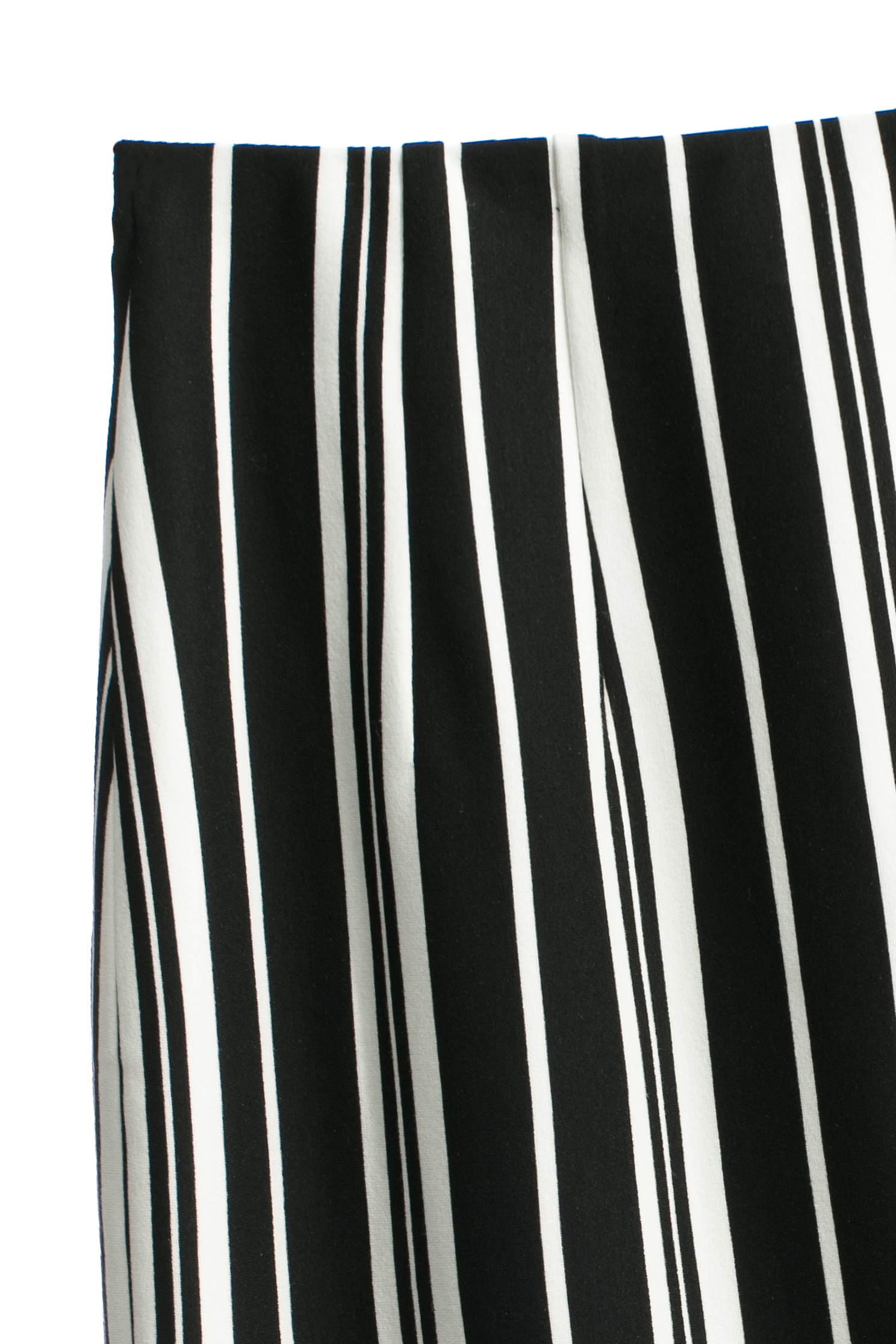 黑白直條中長窄裙黑白直條中長窄裙,上班OL穿搭,春夏穿搭,時髦成套搭配,條紋,窄裙,長裙