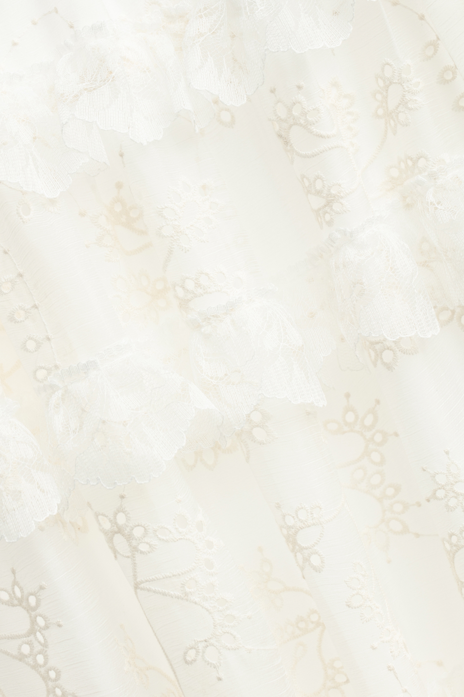 雪紡繡花蛋糕長裙雪紡繡花蛋糕長裙,刺繡,春夏穿搭,白色裙子,約會特輯,繡花,蕾絲,長裙,雪紡,雪紡裙,雪紡長裙