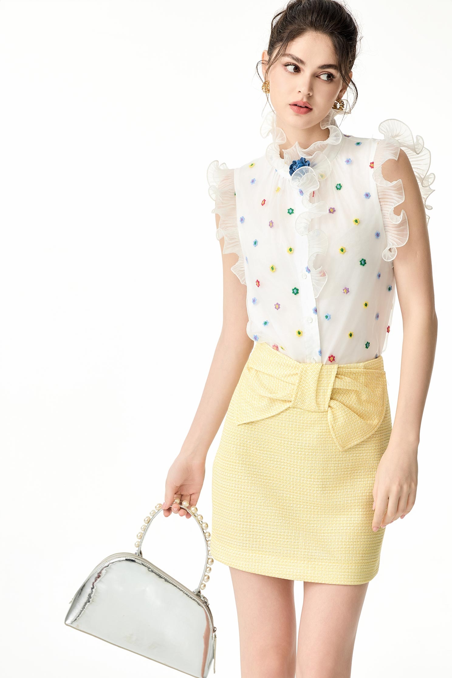 玉米穗金色短裙玉米穗金色短裙,春夏穿搭,時髦成套搭配,短裙,約會特輯,蝴蝶結