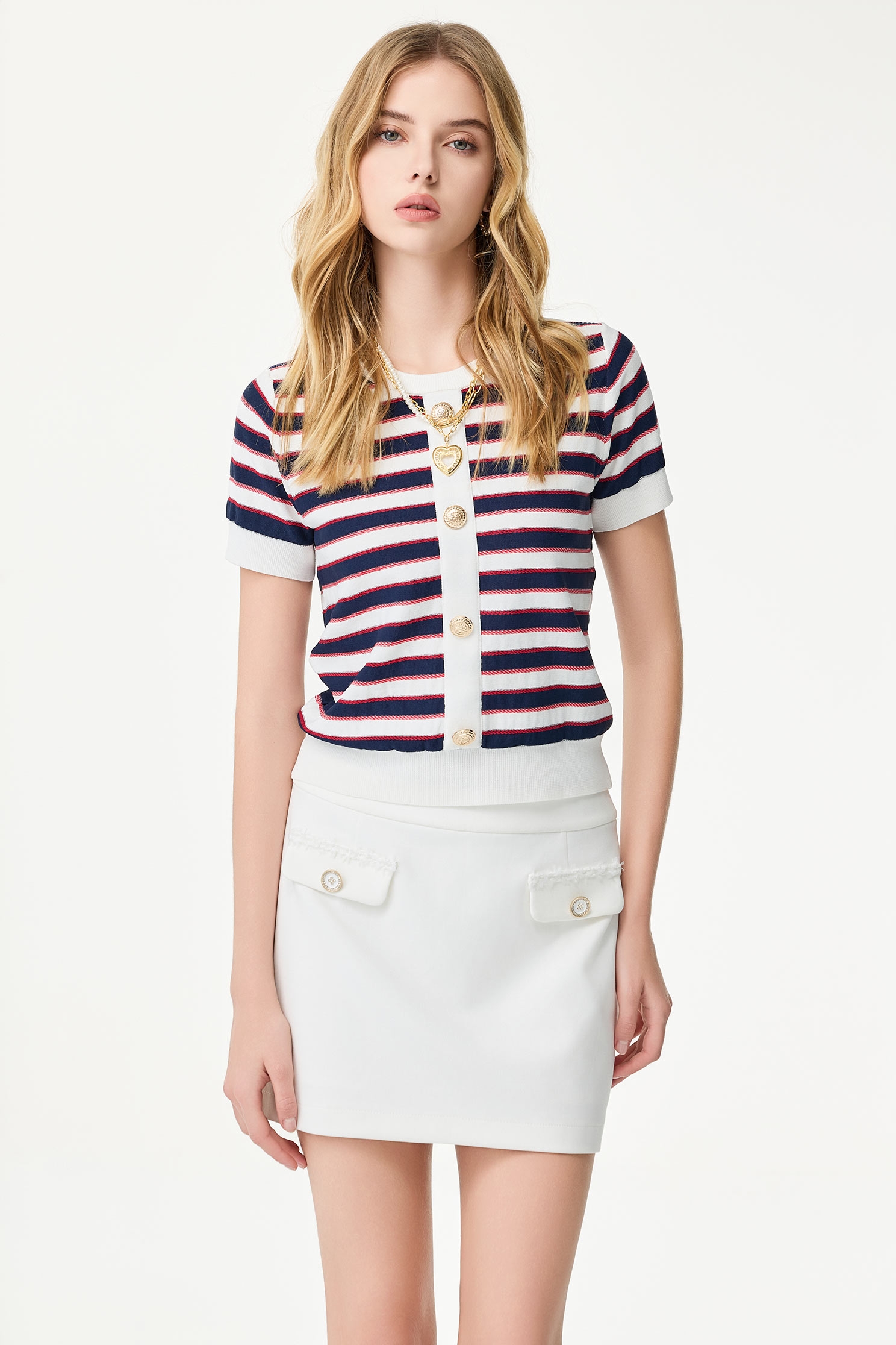 氣質貼袋鑽釦短裙氣質貼袋鑽釦短裙,春夏穿搭,時髦成套搭配,白色裙子,短裙