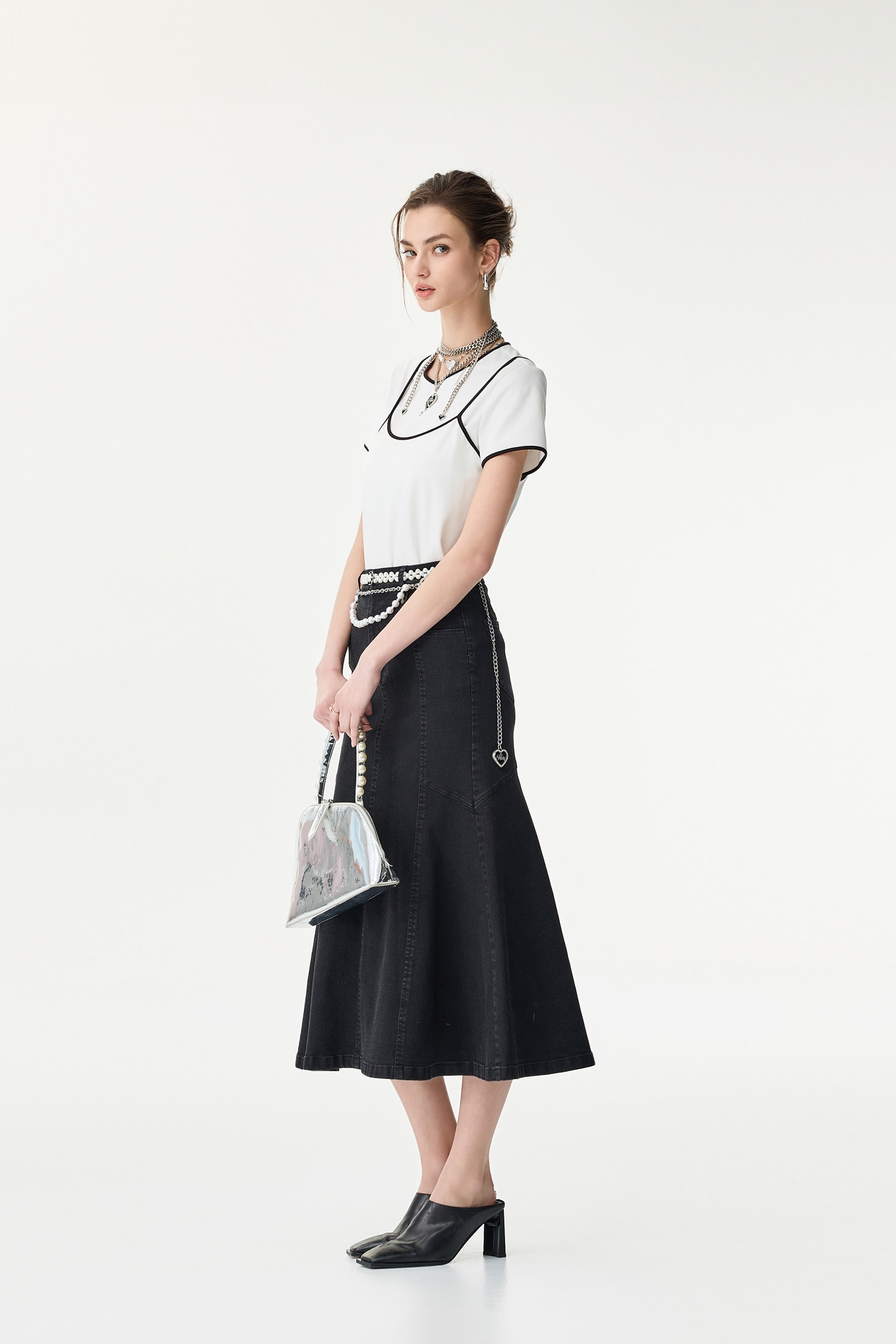 丹寧魚尾彈性中長裙丹寧魚尾彈性中長裙,丹寧,人氣商品,春夏穿搭,牛仔,牛仔裙,珍珠,約會特輯,腰帶,長裙