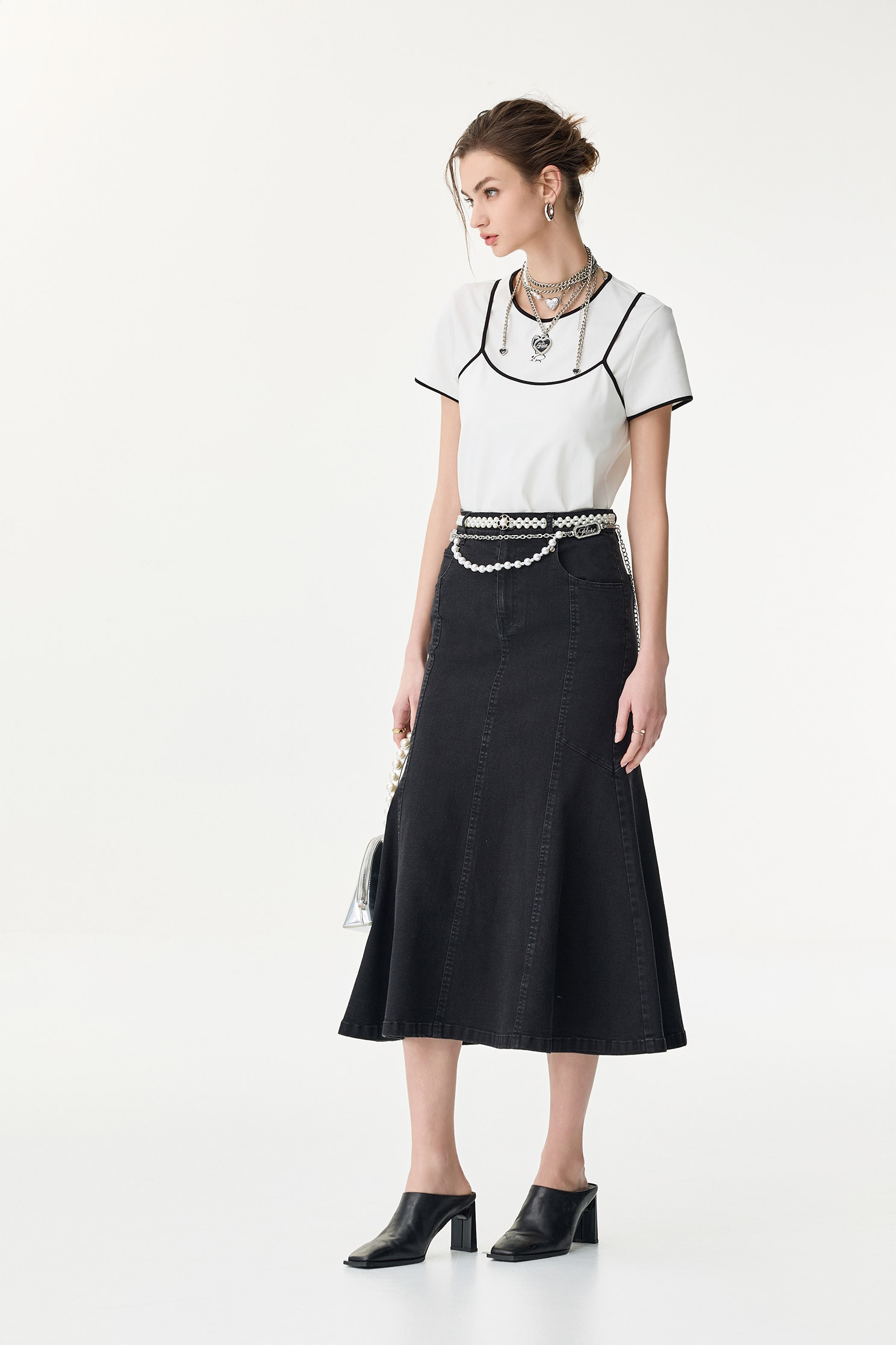 丹寧魚尾彈性中長裙丹寧魚尾彈性中長裙,丹寧,人氣商品,春夏穿搭,牛仔,牛仔裙,珍珠,約會特輯,腰帶,長裙