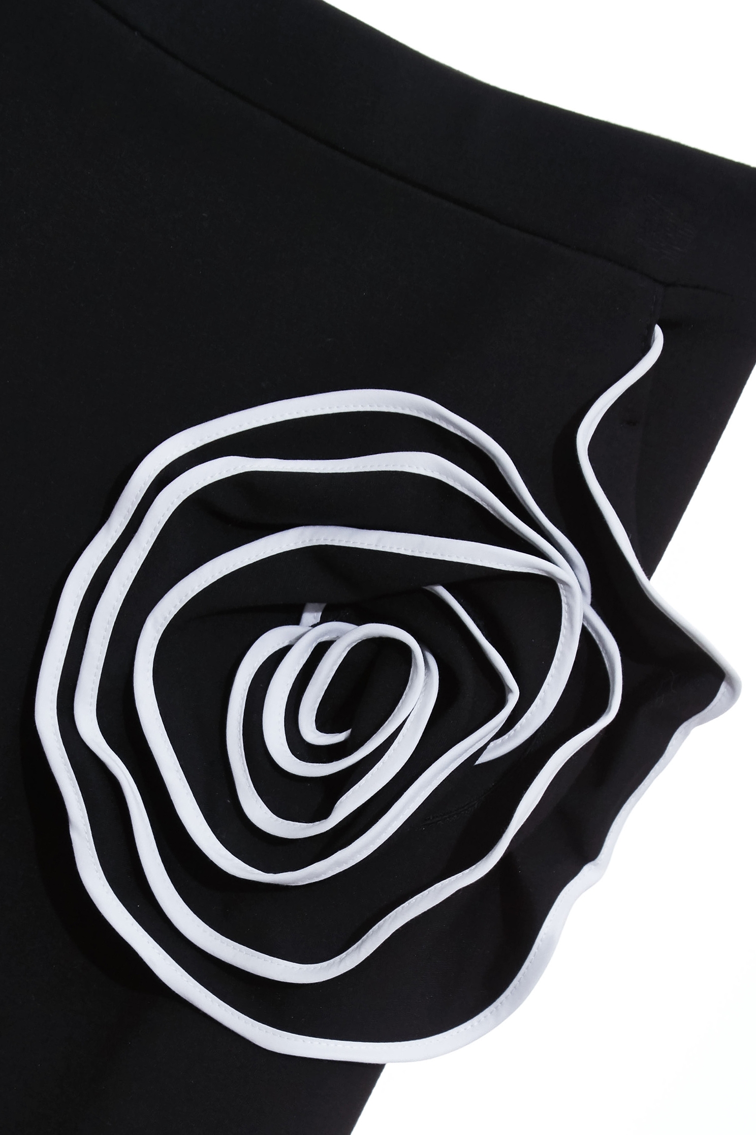 鑲色邊手工繞花中長展裙鑲色邊手工繞花中長展裙,上班OL穿搭,春夏穿搭,約會特輯,花花世界,長裙