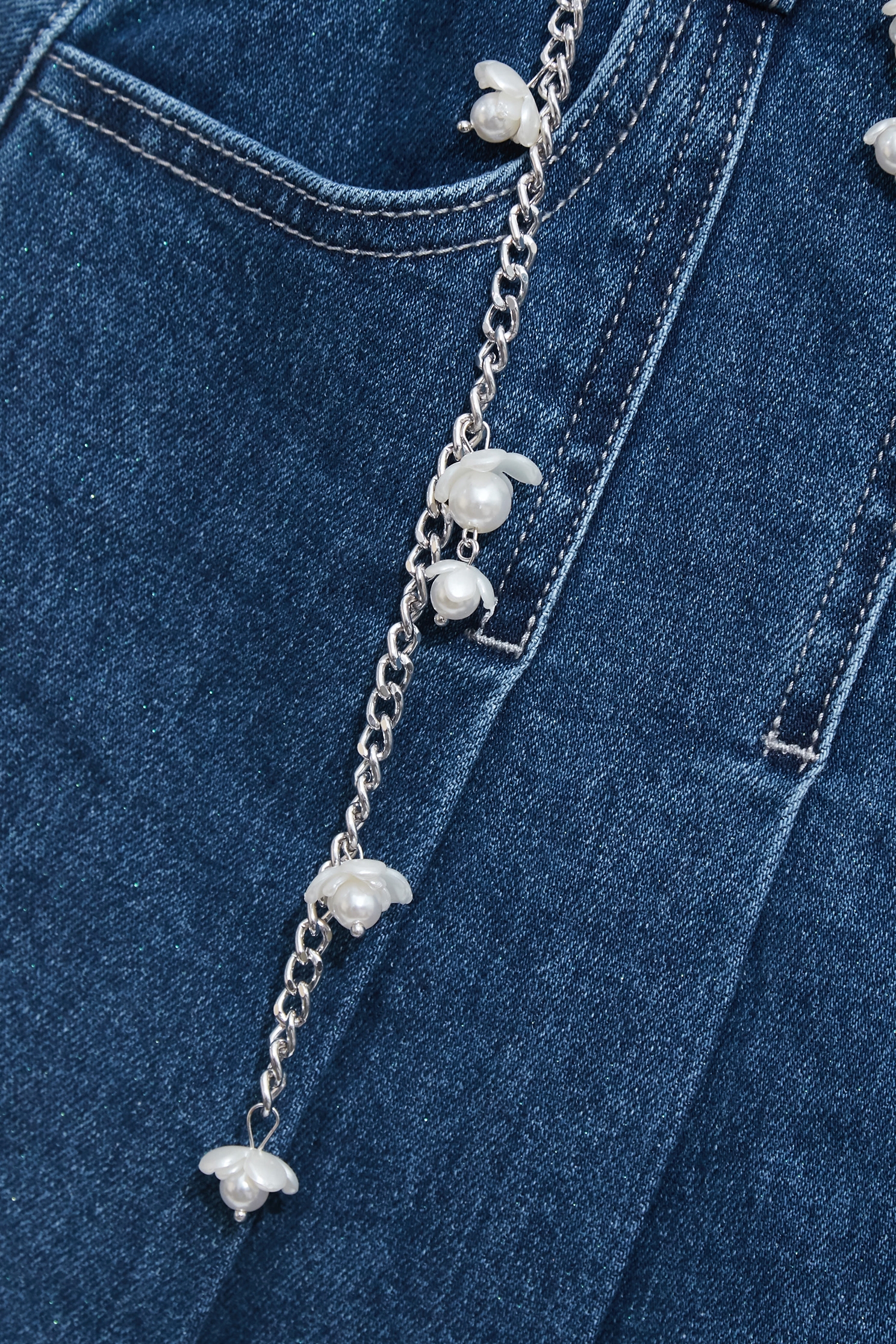 帶花朵腰鍊牛仔短裙帶花朵腰鍊牛仔短裙,丹寧,人氣商品,春夏穿搭,牛仔,牛仔短裙,牛仔裙,短裙,約會特輯,花花世界