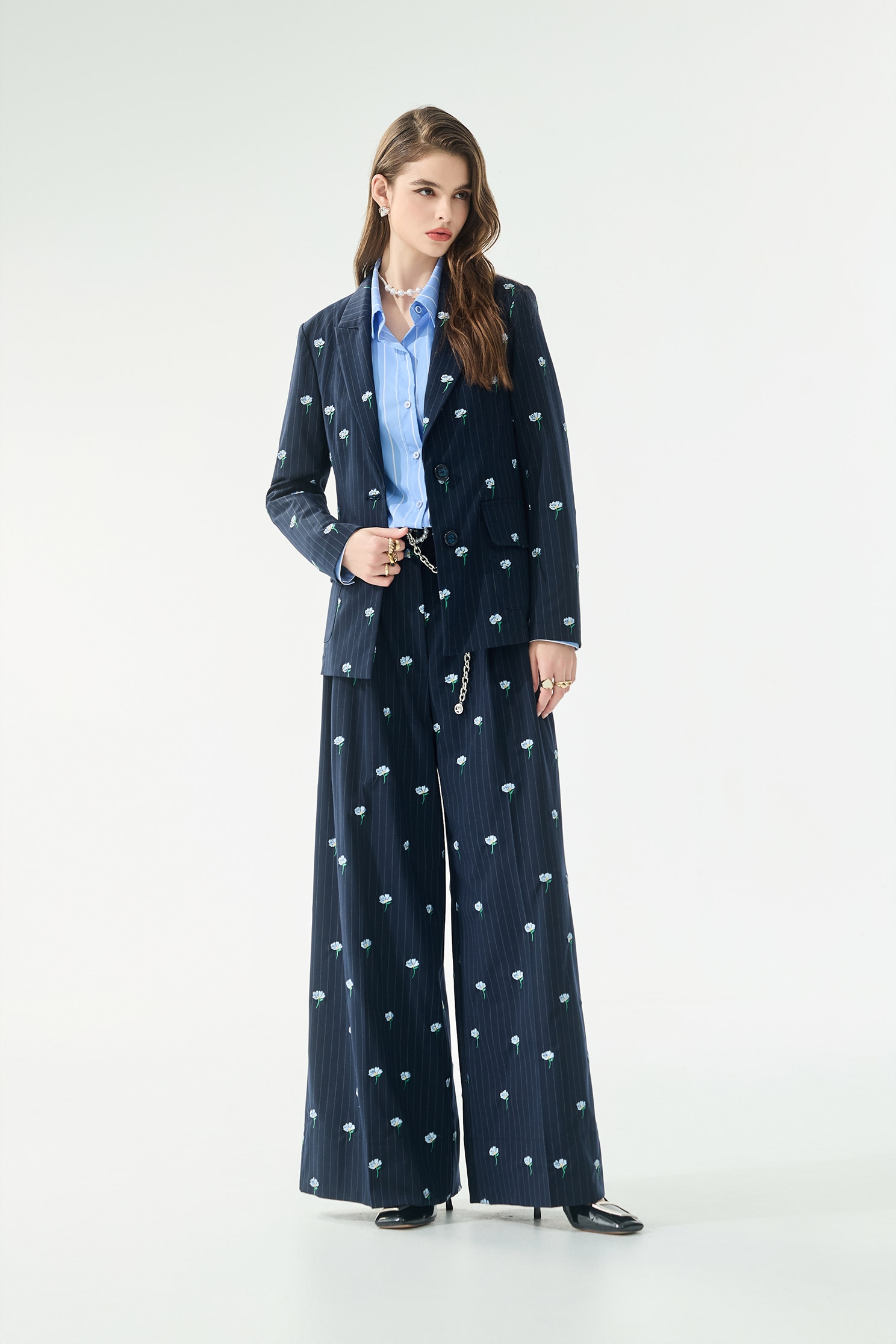 溫室花卉刺繡西裝寬褲溫室花卉刺繡西裝寬褲,人氣商品,刺繡,春夏穿搭,條紋,褲子,西裝褲