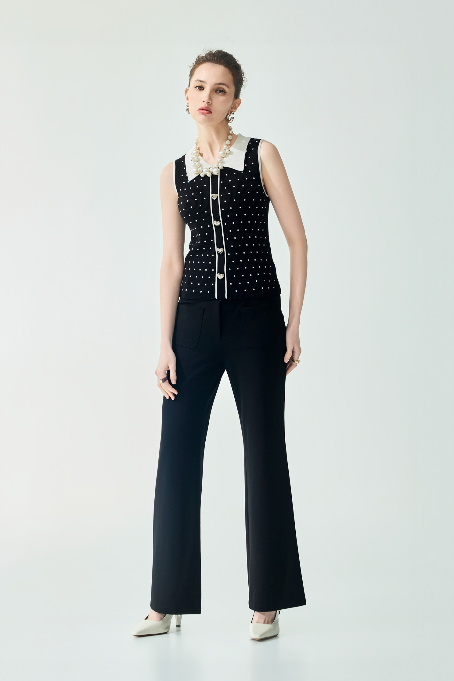 極致黑玫瑰繡花彈性喇叭褲極致黑玫瑰繡花彈性喇叭褲,喇叭褲,春夏穿搭,繡花,褲子,黑色褲子