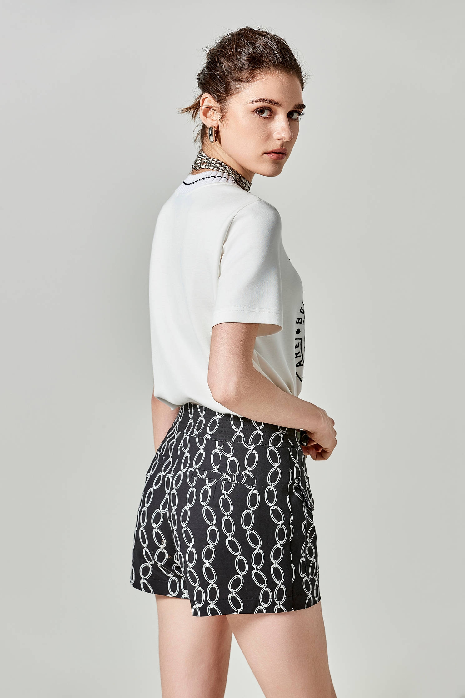 黑底白鏈條印花短褲黑底白鏈條印花短褲,春夏穿搭,短褲,褲子