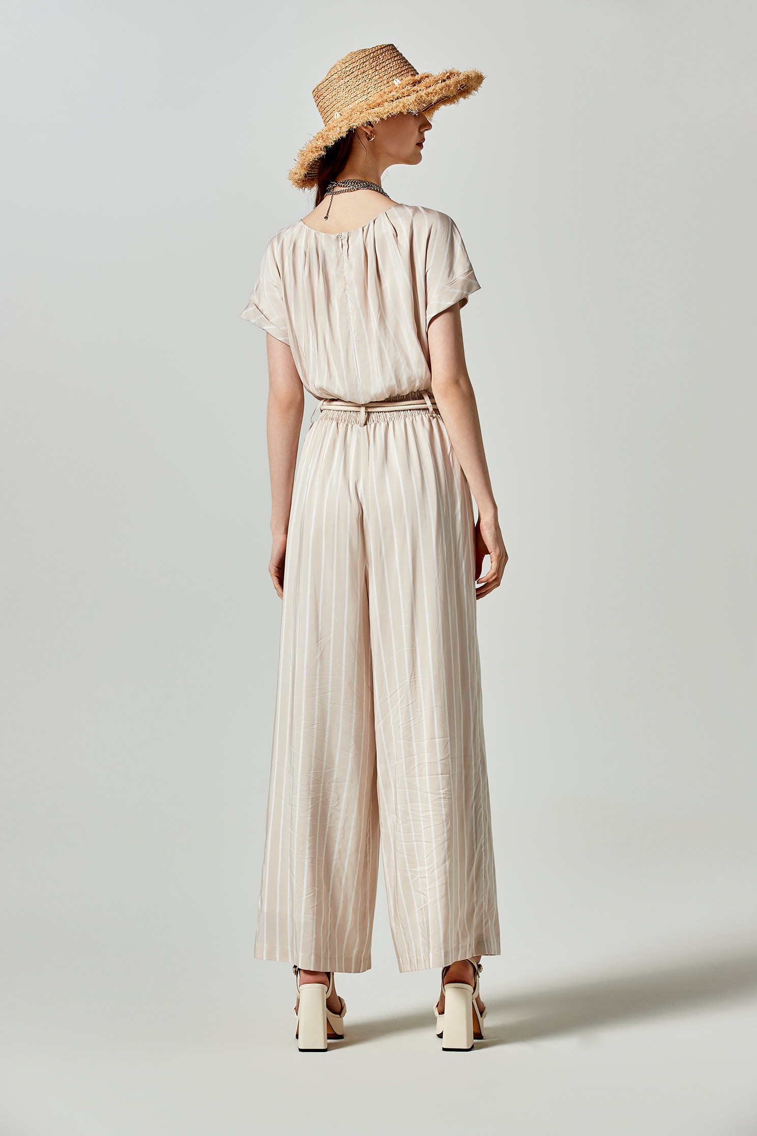 奶油色條紋縮腰連身褲奶油色條紋縮腰連身褲,一般背心,一般背心馬甲,人氣商品,春夏穿搭,條紋,背心,褲子,連身褲