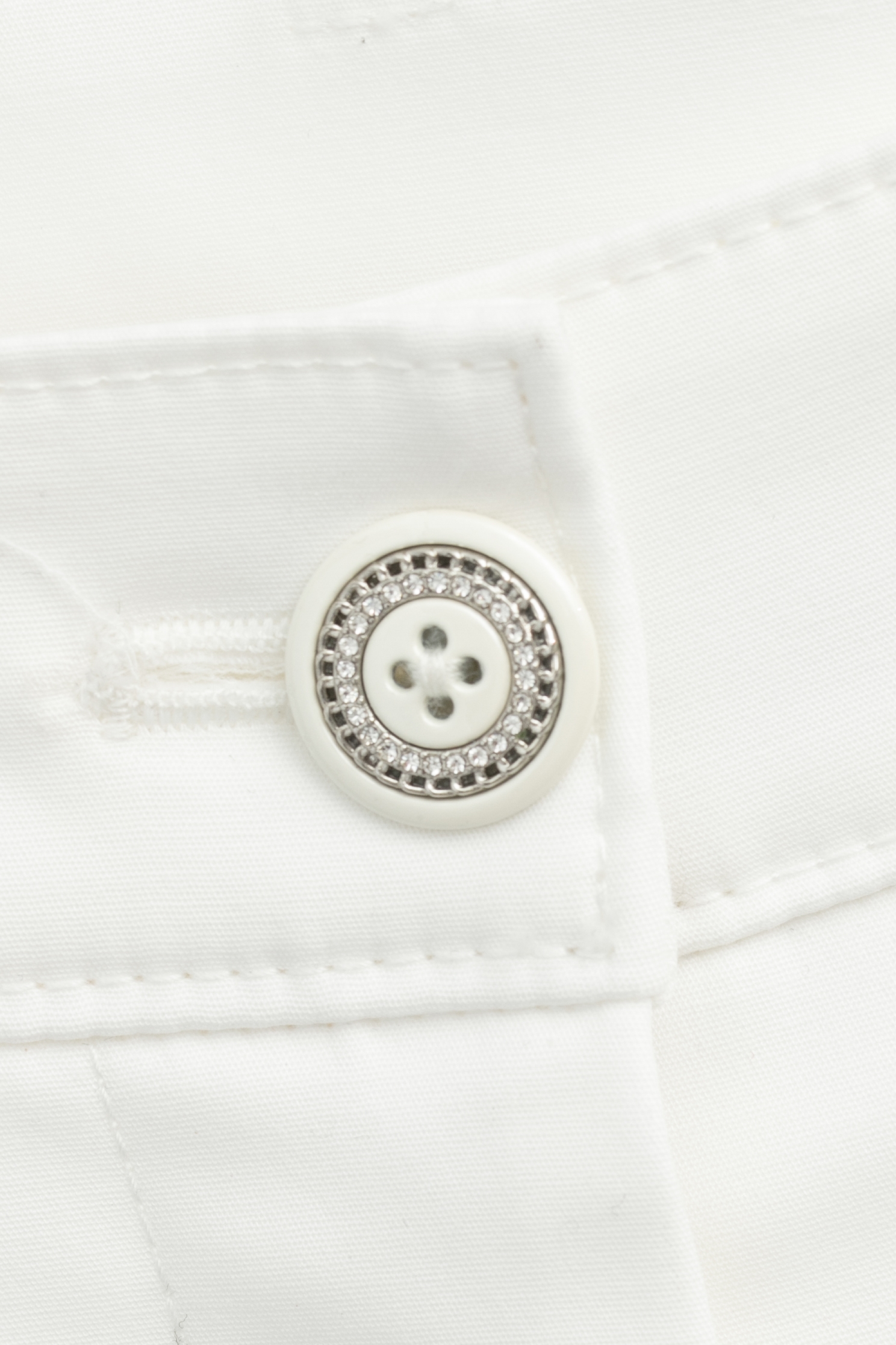 雪白鎖鍊工藝八分窄管褲雪白鎖鍊工藝八分窄管褲,春夏穿搭,白色褲子,窄管褲,褲子,西裝褲