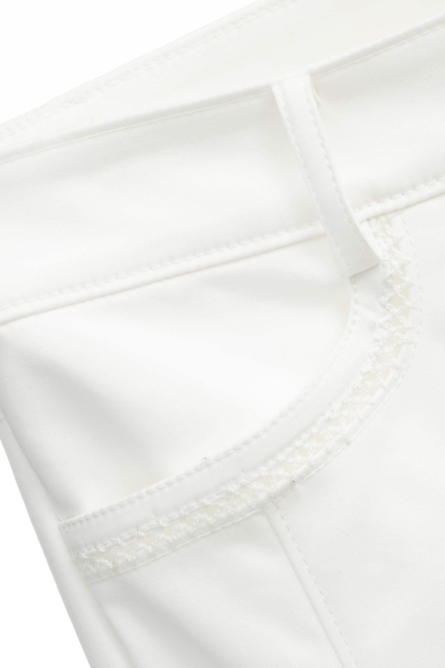 雪白鎖鍊工藝八分窄管褲雪白鎖鍊工藝八分窄管褲,春夏穿搭,白色褲子,窄管褲,褲子,西裝褲