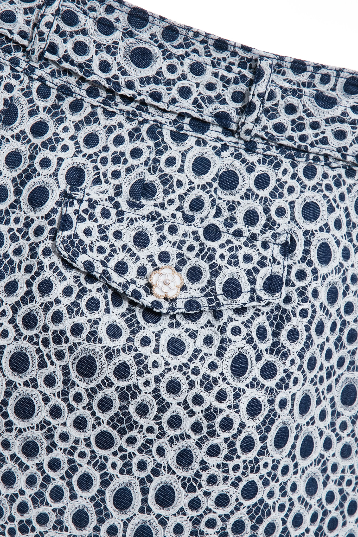 貼合蕾絲偽牛仔短褲貼合蕾絲偽牛仔短褲,春夏穿搭,時髦成套搭配,牛仔,牛仔短褲,短褲,腰帶,蕾絲