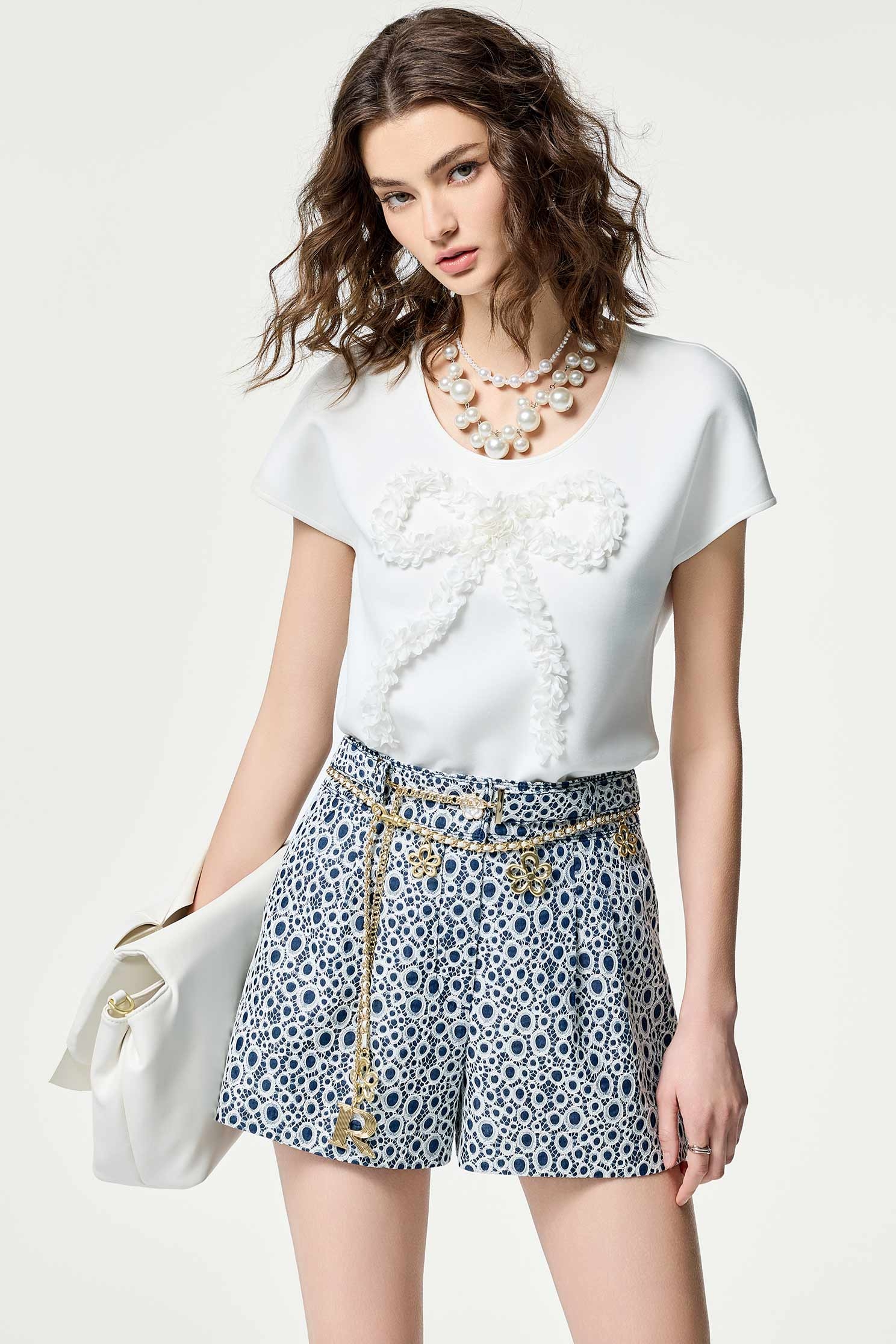 貼合蕾絲偽牛仔短褲貼合蕾絲偽牛仔短褲,春夏穿搭,時髦成套搭配,牛仔,牛仔短褲,短褲,腰帶,蕾絲