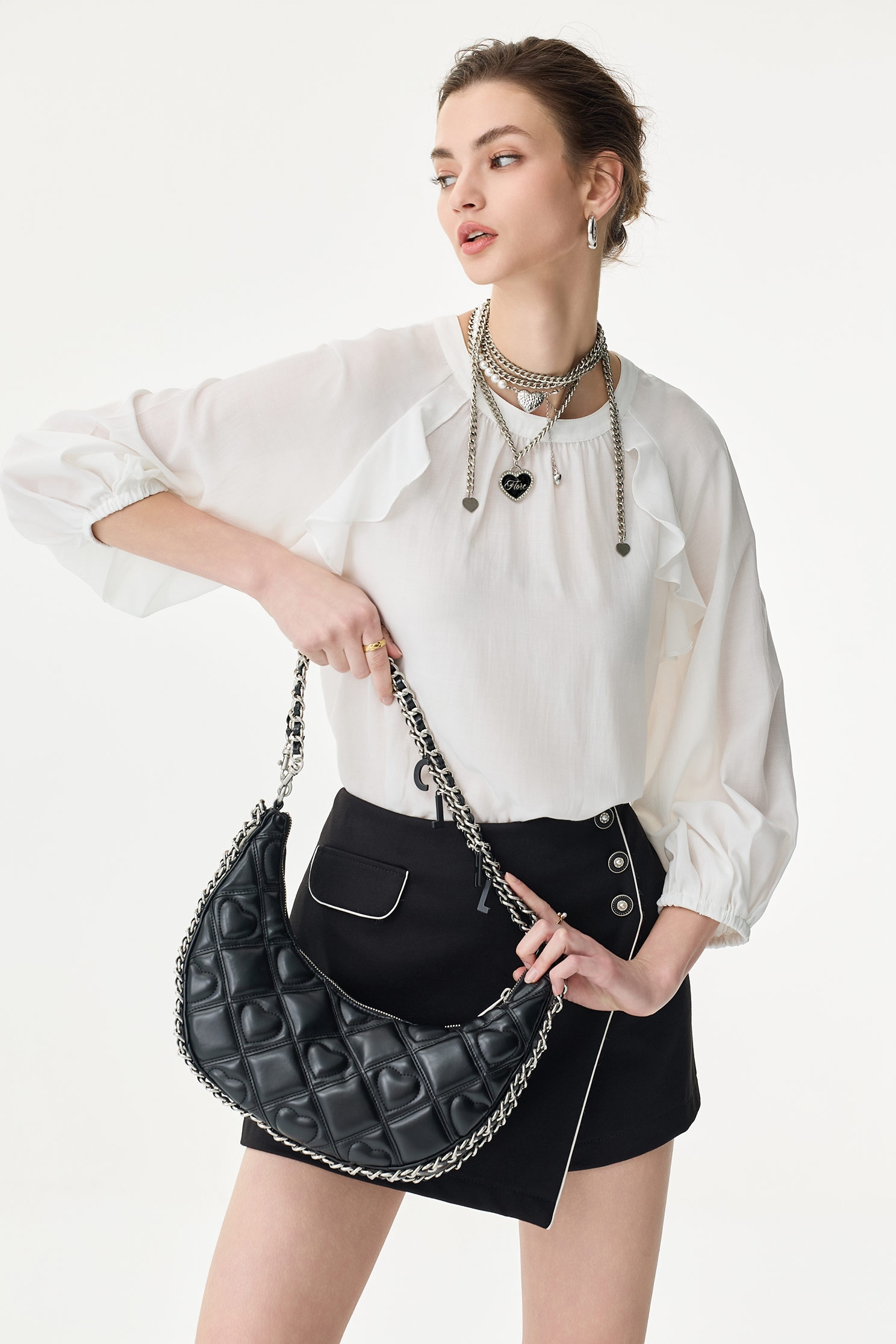 黑底白邊微裹式短褲裙黑底白邊微裹式短褲裙,上班OL穿搭,春夏穿搭,珍珠,短褲,褲裙