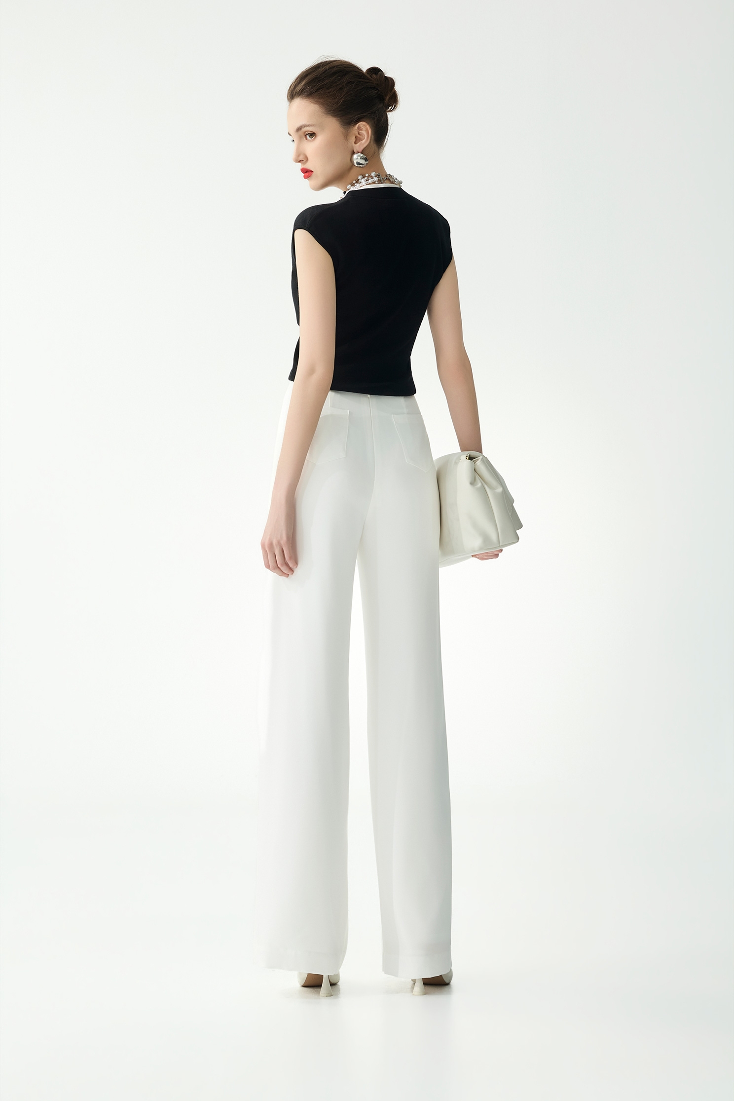 雪白腰鍊垂墜大寬褲雪白腰鍊垂墜大寬褲,人氣商品,寬褲,春夏穿搭,白色褲子,褲子