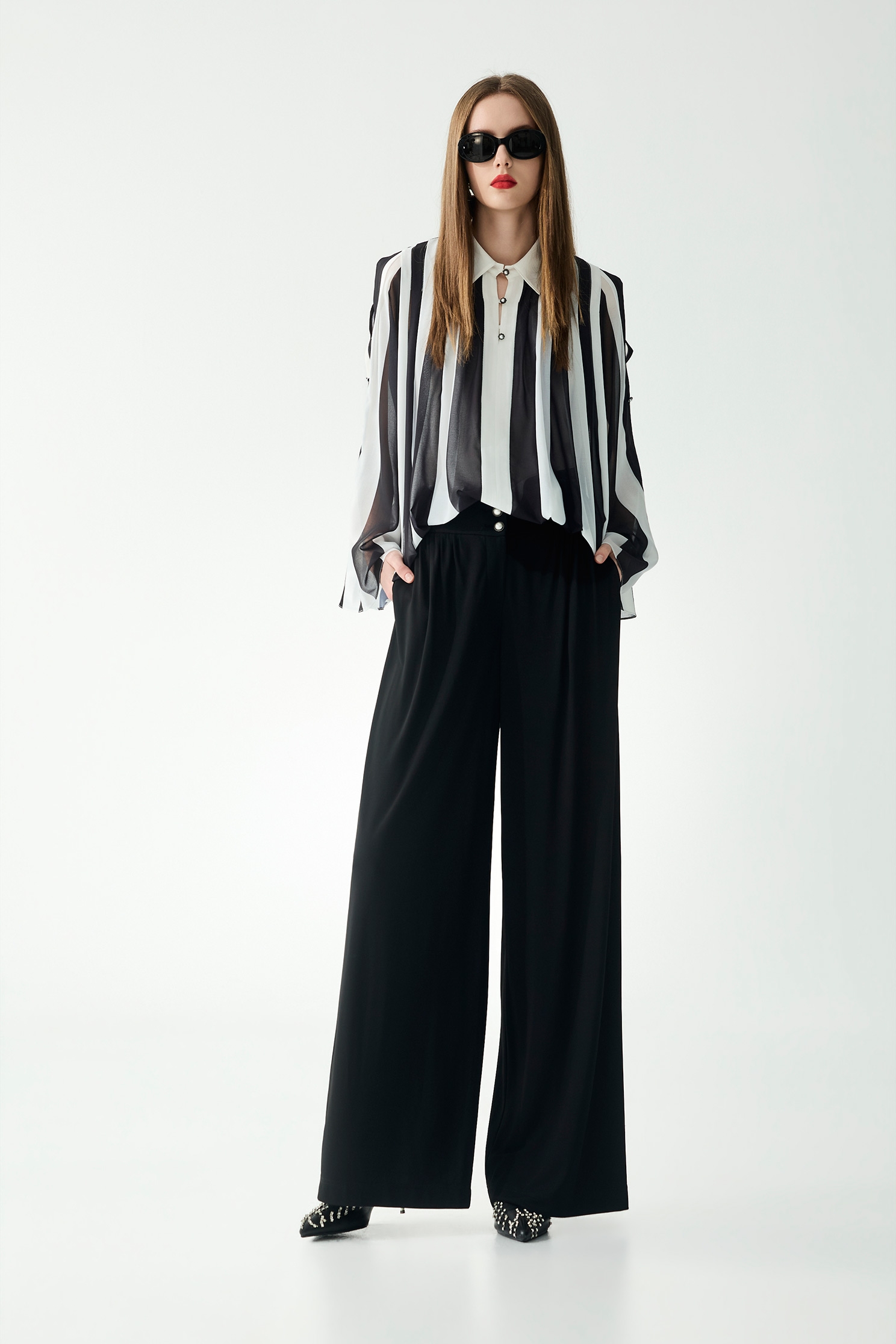 極致黑垂墜舒適大寬褲極致黑垂墜舒適大寬褲,人氣商品,寬褲,春夏穿搭,珍珠,褲子,黑色褲子