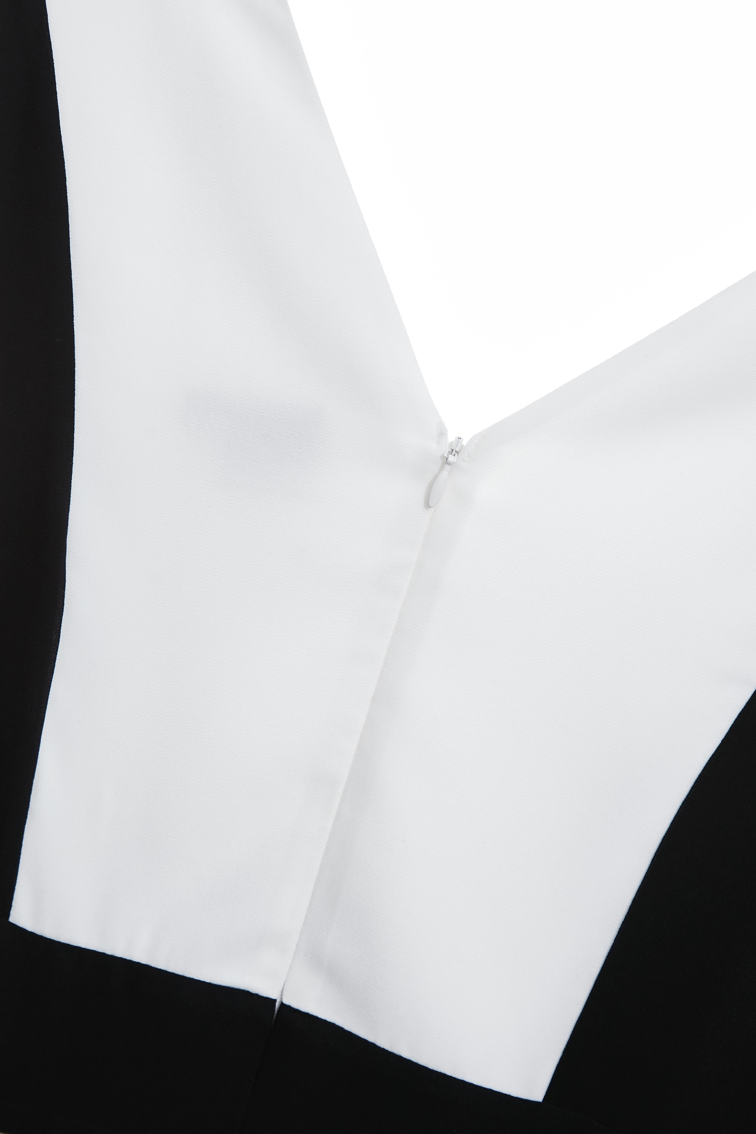 黑白配色顯瘦連身大寬褲黑白配色顯瘦連身大寬褲,人氣商品,春夏穿搭,褲子,連身褲,雪紡,黑色褲子