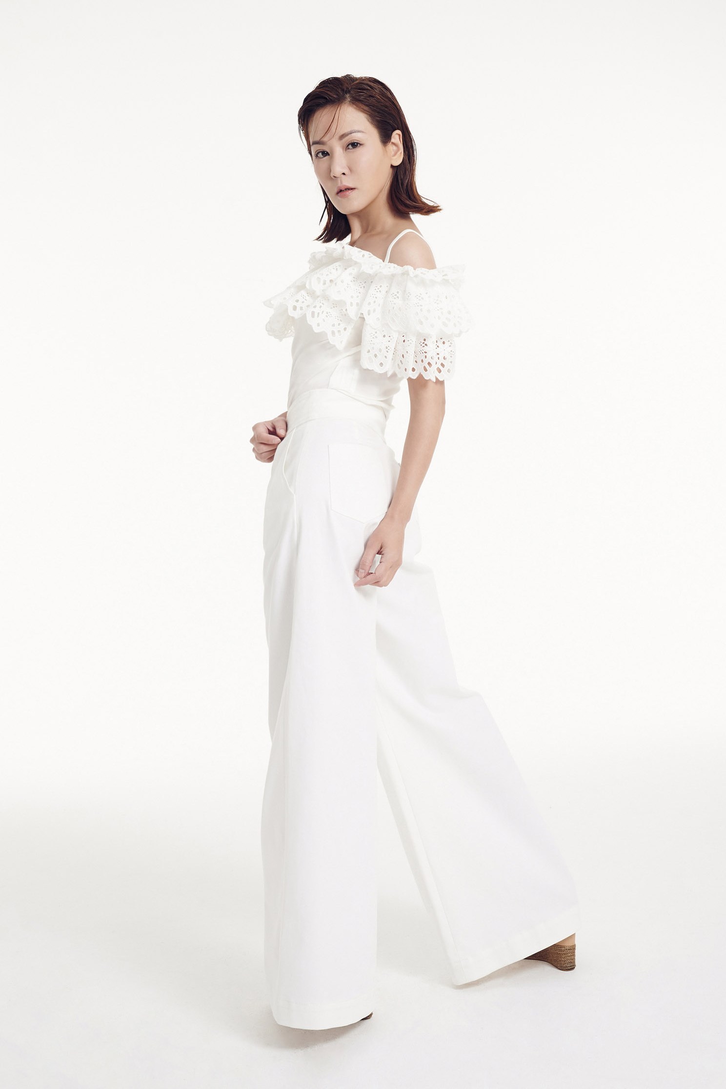 Off-the-shoulder ruffle set (pants),onlinelimitededition,culottespants,pants