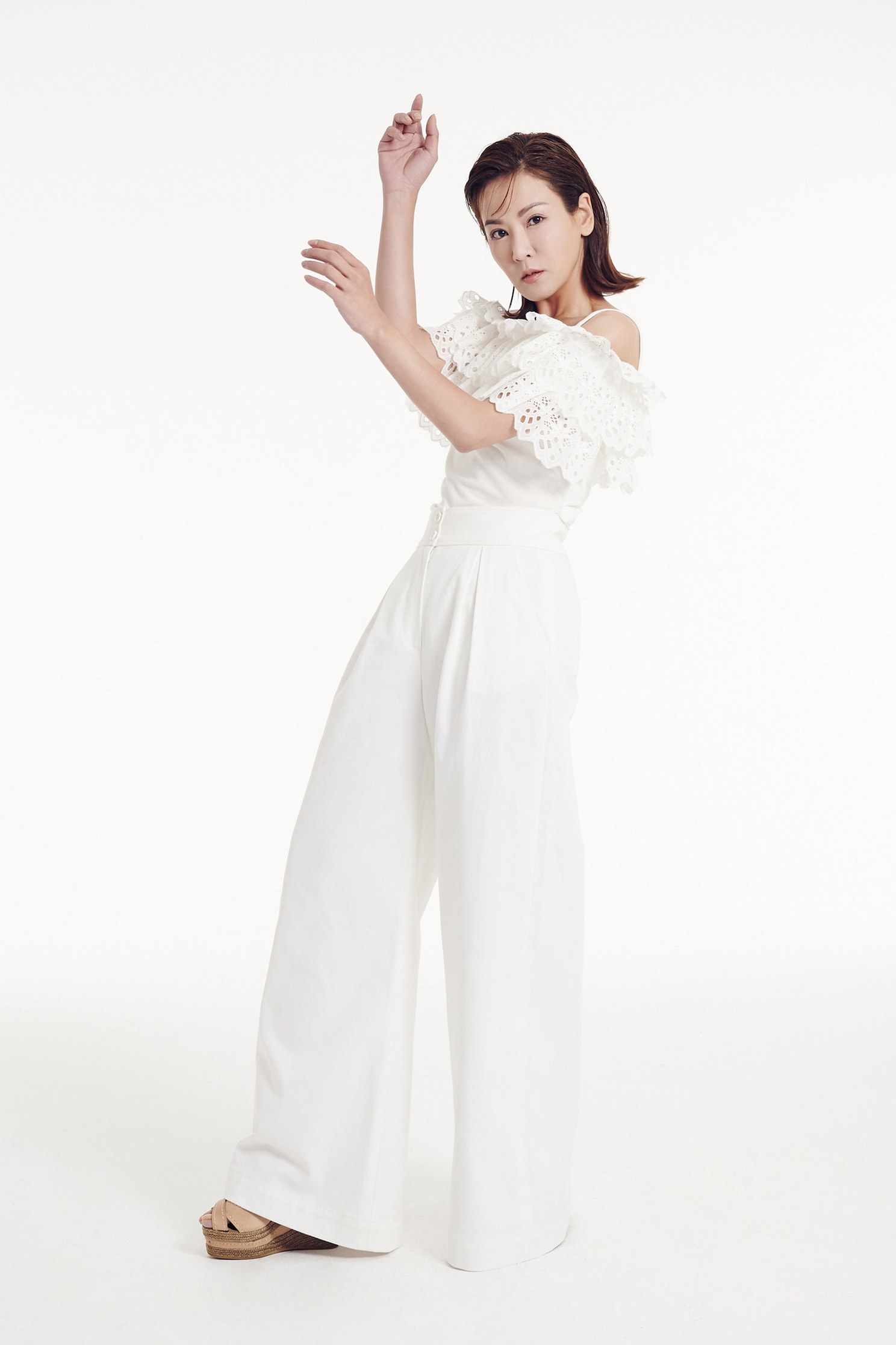 Off-the-shoulder ruffle set (pants),onlinelimitededition,culottespants,pants