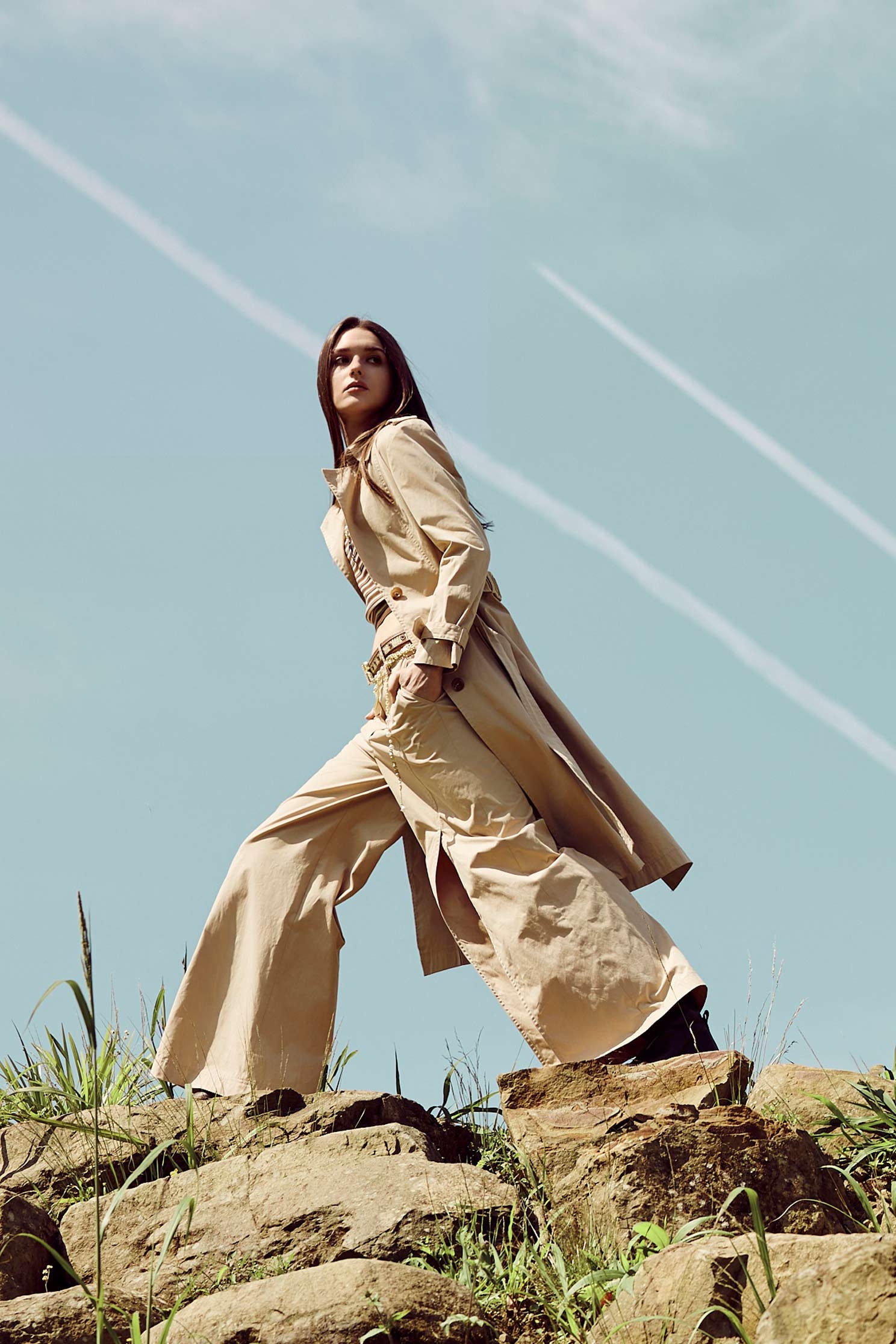 奶茶咖色單邊開衩長寬褲奶茶咖色單邊開衩長寬褲,上班OL穿搭,寬褲,秋冬穿搭,褲子