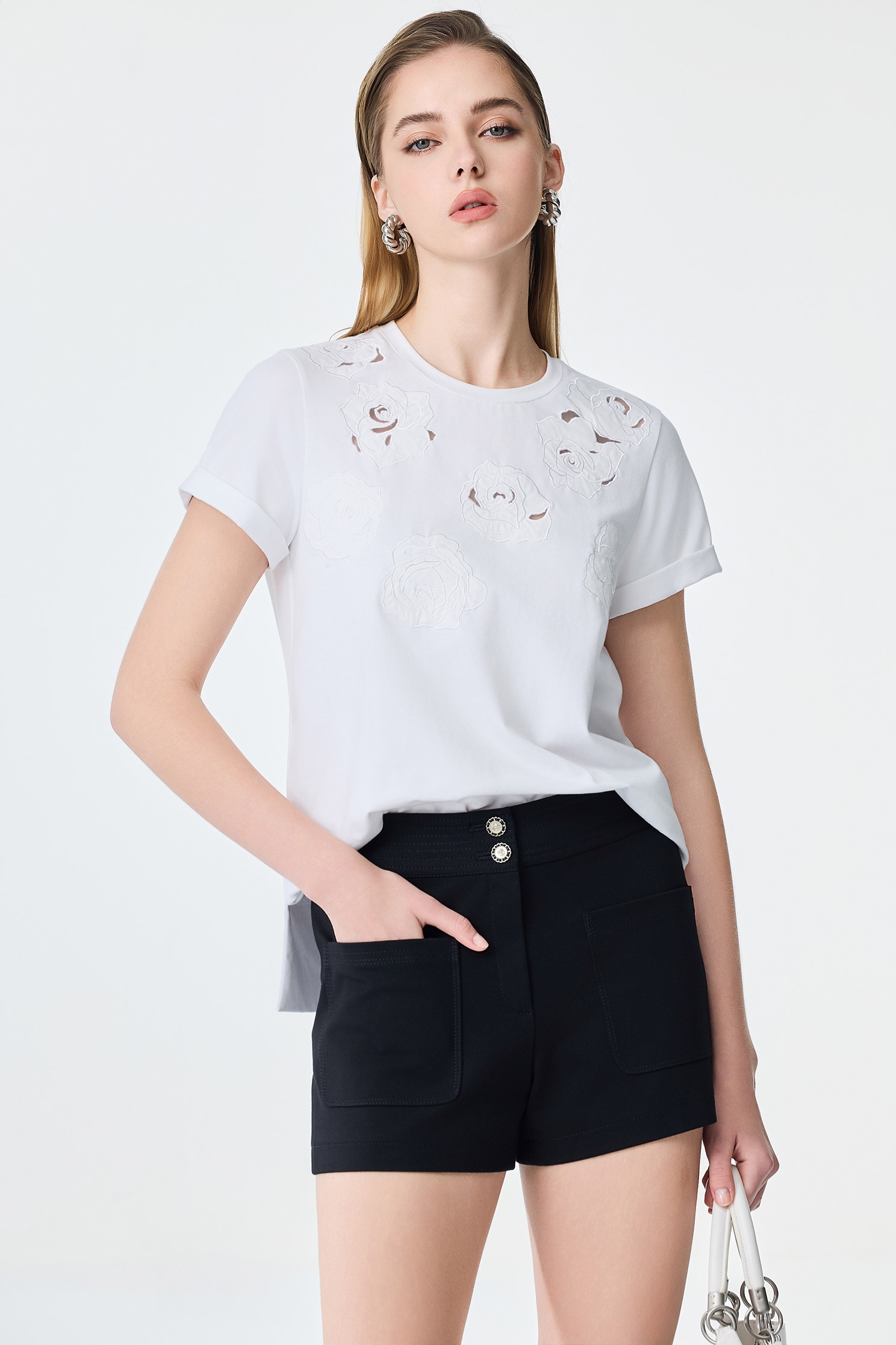 極致黑彈性壓線裝飾短褲極致黑彈性壓線裝飾短褲,春夏穿搭,短褲,輕奢度假,輕奢渡假