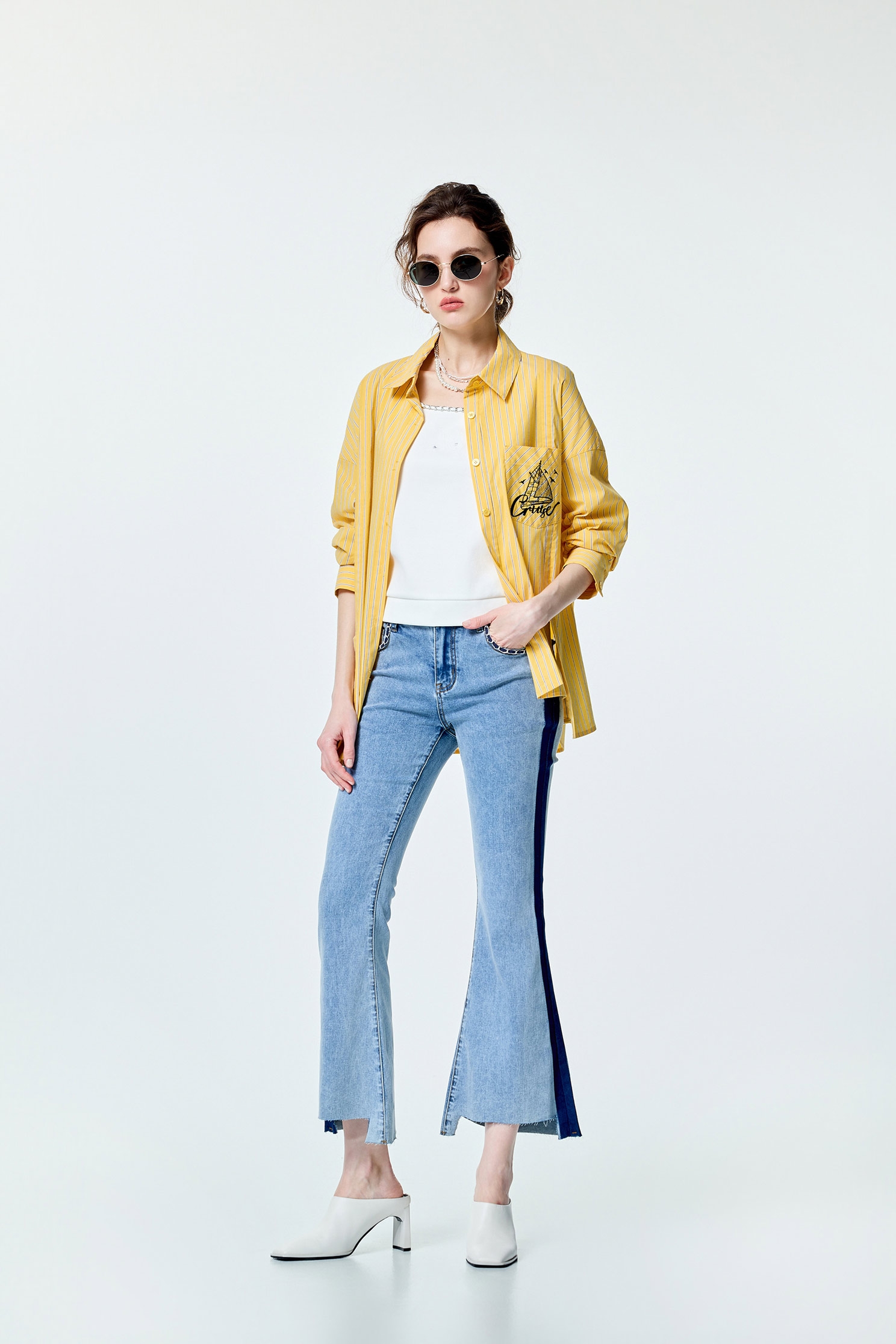 側邊撞色鏈條牛仔褲側邊撞色鏈條牛仔褲,上班OL穿搭,丹寧,人氣商品,春夏穿搭,牛仔,牛仔褲,約會特輯,輕奢度假,輕奢渡假