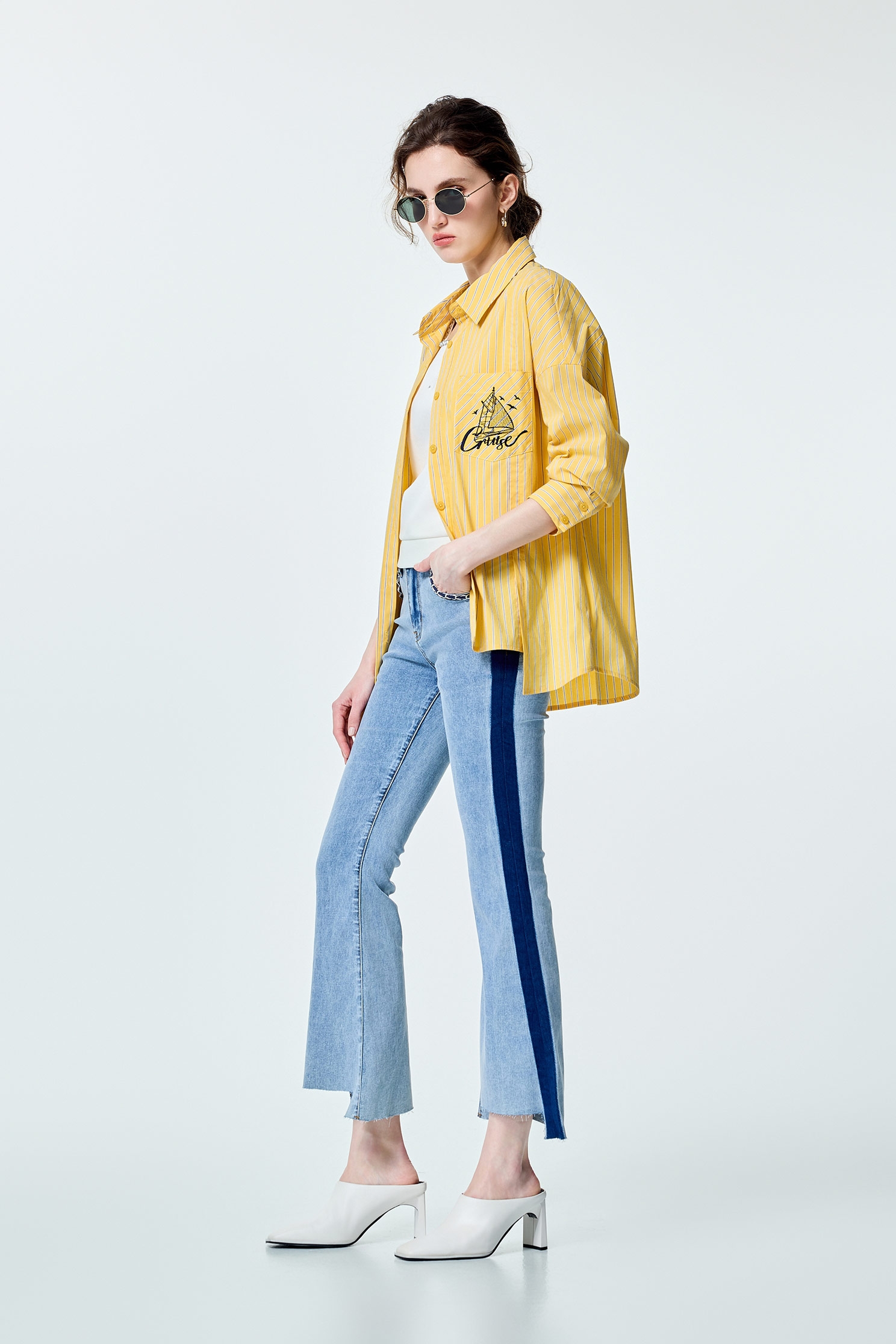 側邊撞色鏈條牛仔褲側邊撞色鏈條牛仔褲,上班OL穿搭,丹寧,人氣商品,春夏穿搭,牛仔,牛仔褲,約會特輯,輕奢度假,輕奢渡假