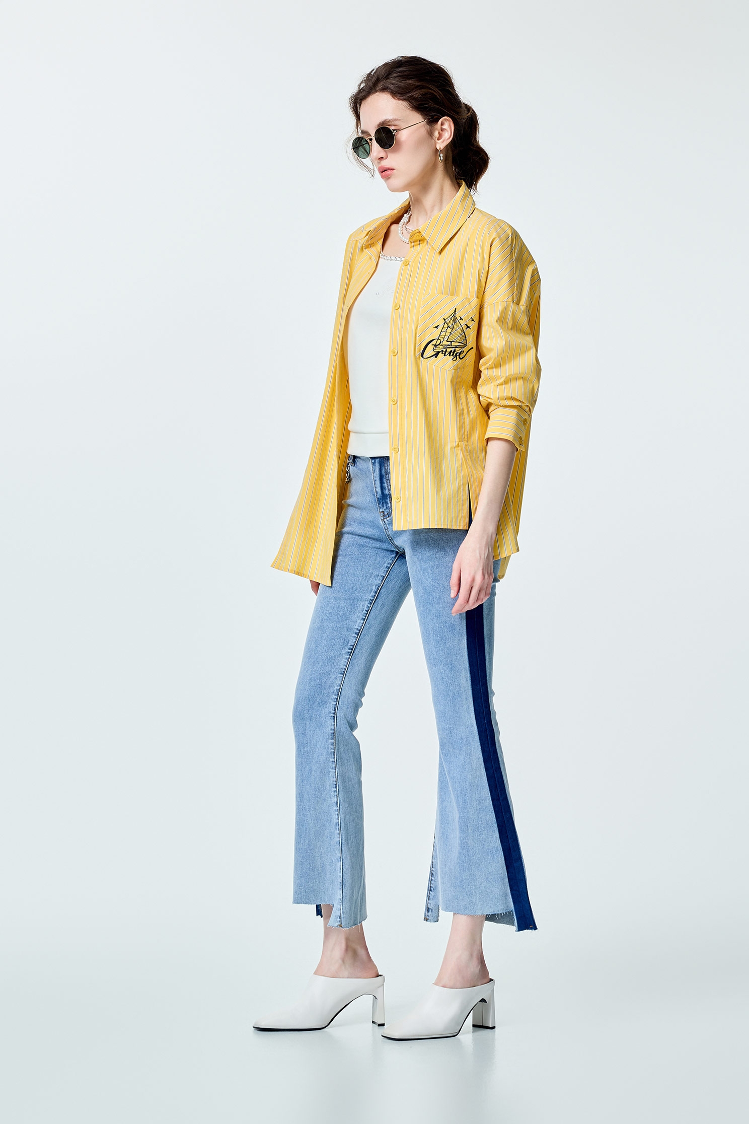 側邊撞色鏈條牛仔褲側邊撞色鏈條牛仔褲,上班OL穿搭,丹寧,人氣商品,春夏穿搭,牛仔,牛仔褲,約會特輯,輕奢度假,輕奢渡假