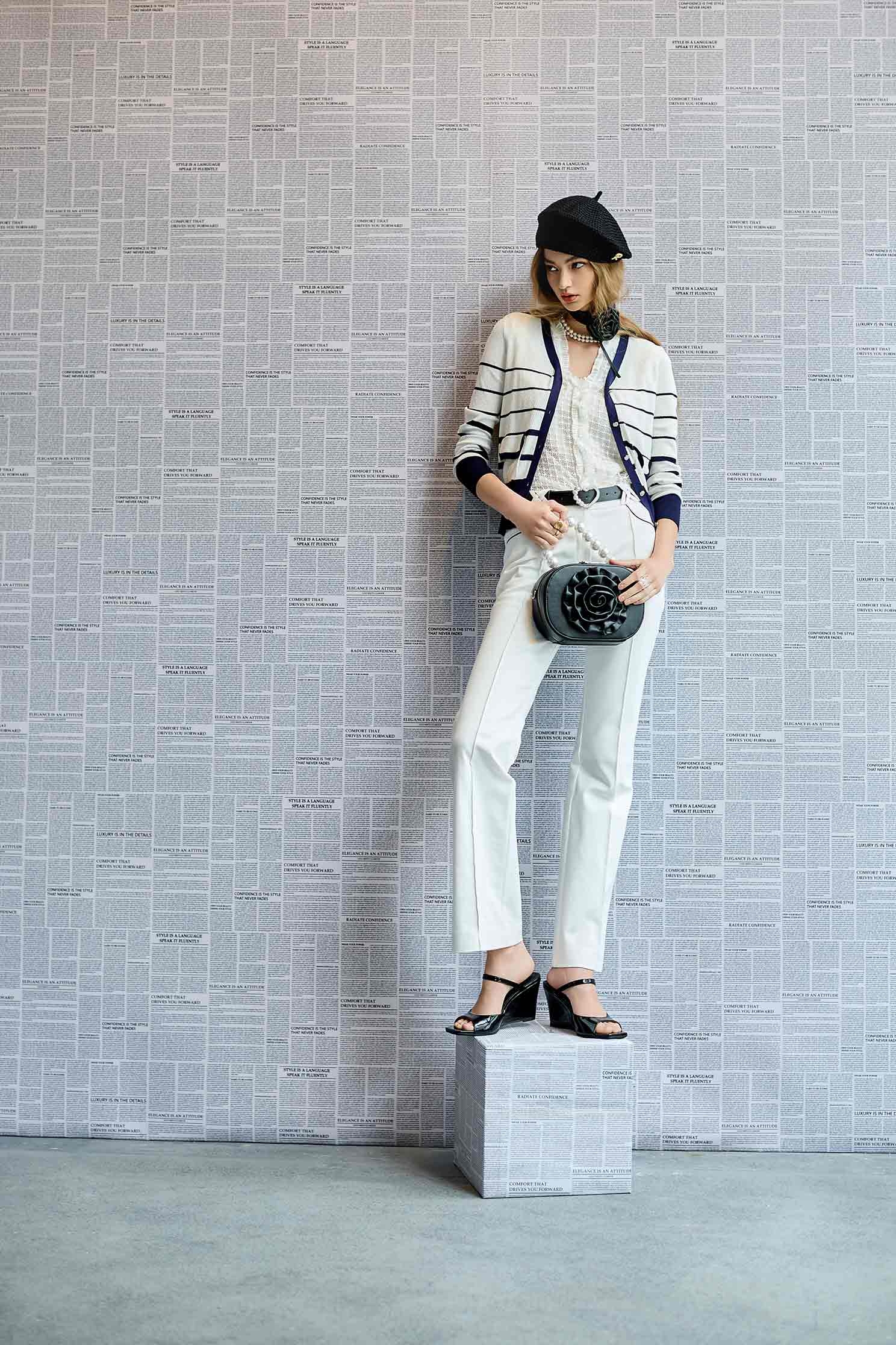 造型褲耳喇叭褲造型褲耳喇叭褲,上班OL穿搭,喇叭褲,春夏穿搭,時髦成套搭配,白色褲子,褲子