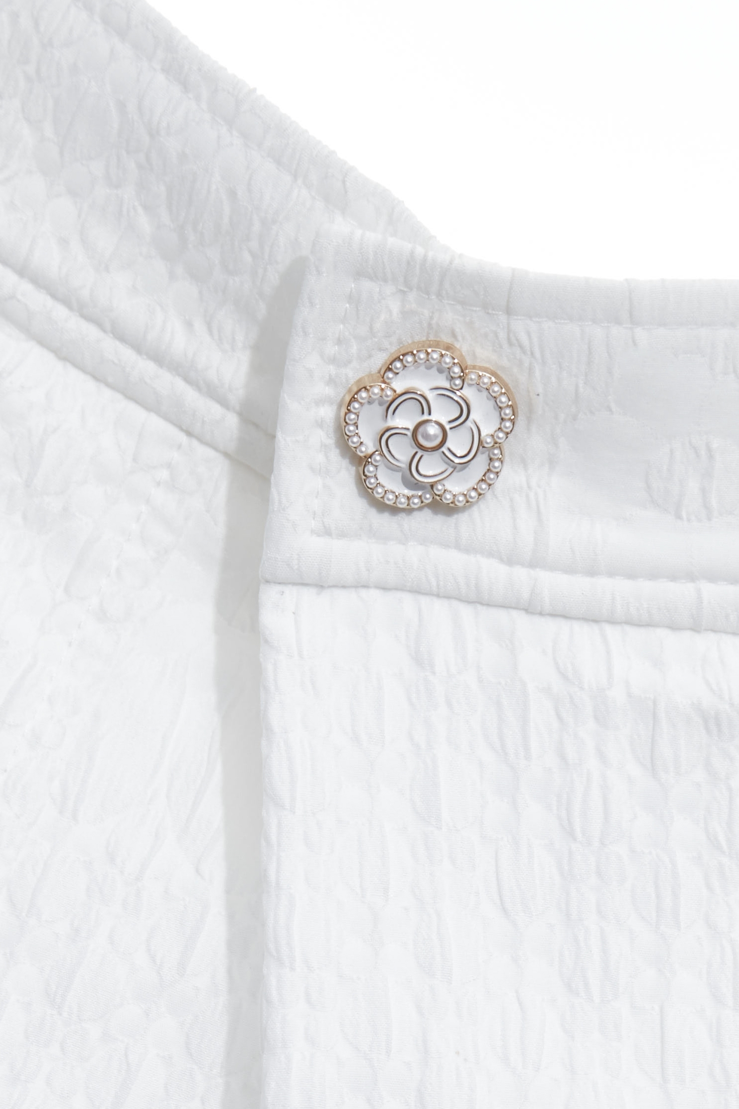 立體壓花寬腿七分褲立體壓花寬腿七分褲,寬褲,春夏穿搭,白色褲子,褲子