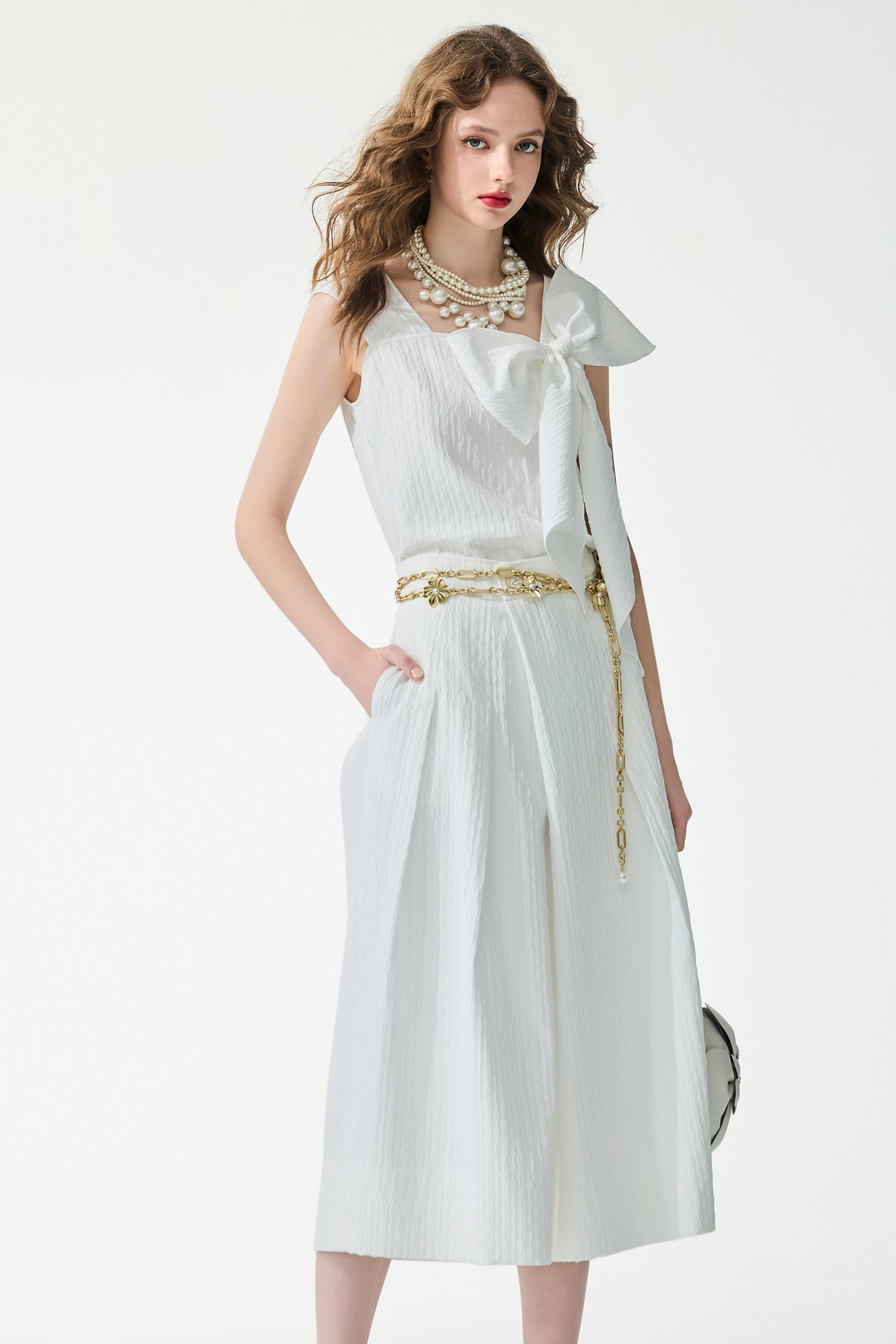 立體壓花寬腿七分褲立體壓花寬腿七分褲,寬褲,春夏穿搭,白色褲子,褲子