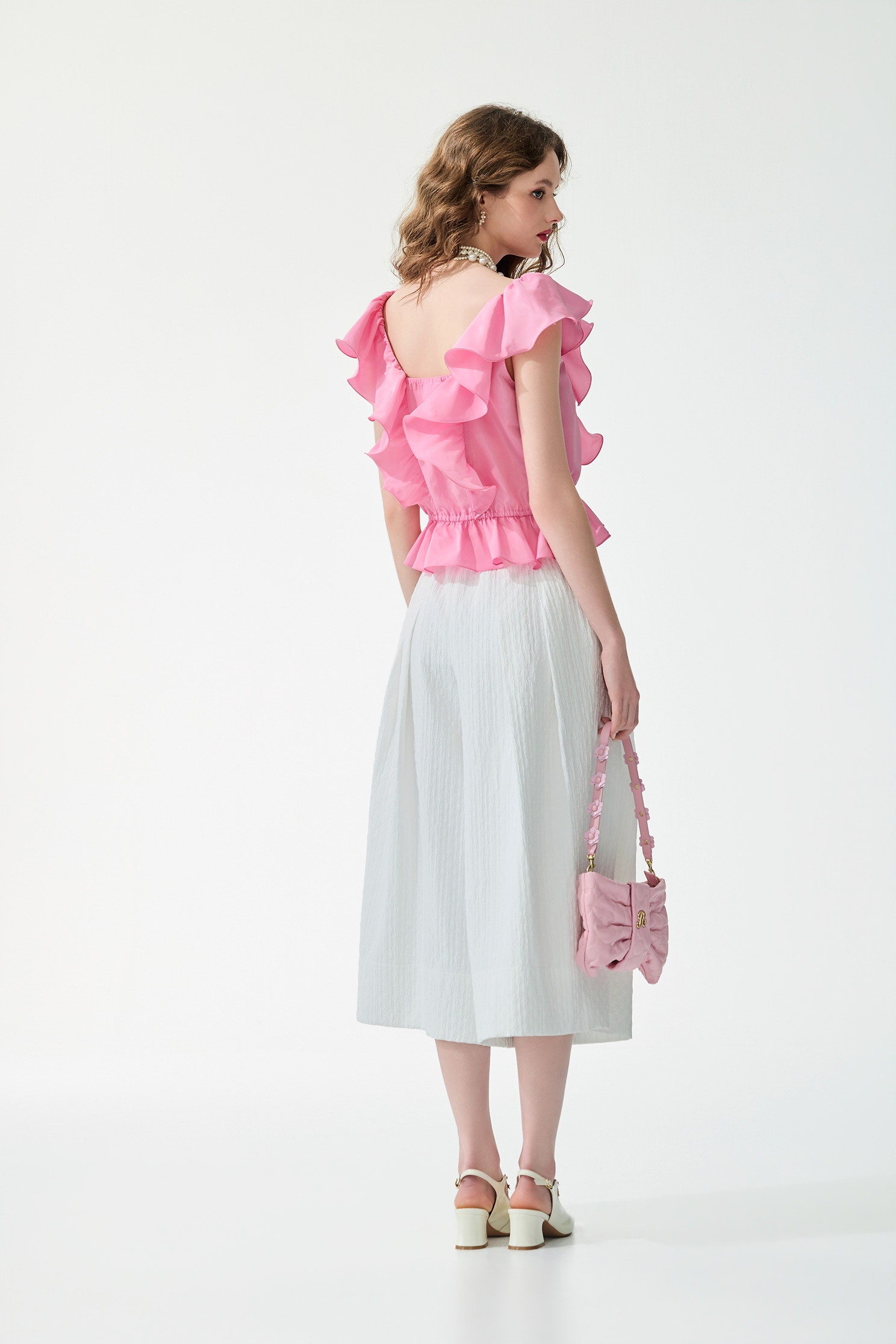 立體壓花寬腿七分褲立體壓花寬腿七分褲,寬褲,春夏穿搭,白色褲子,褲子