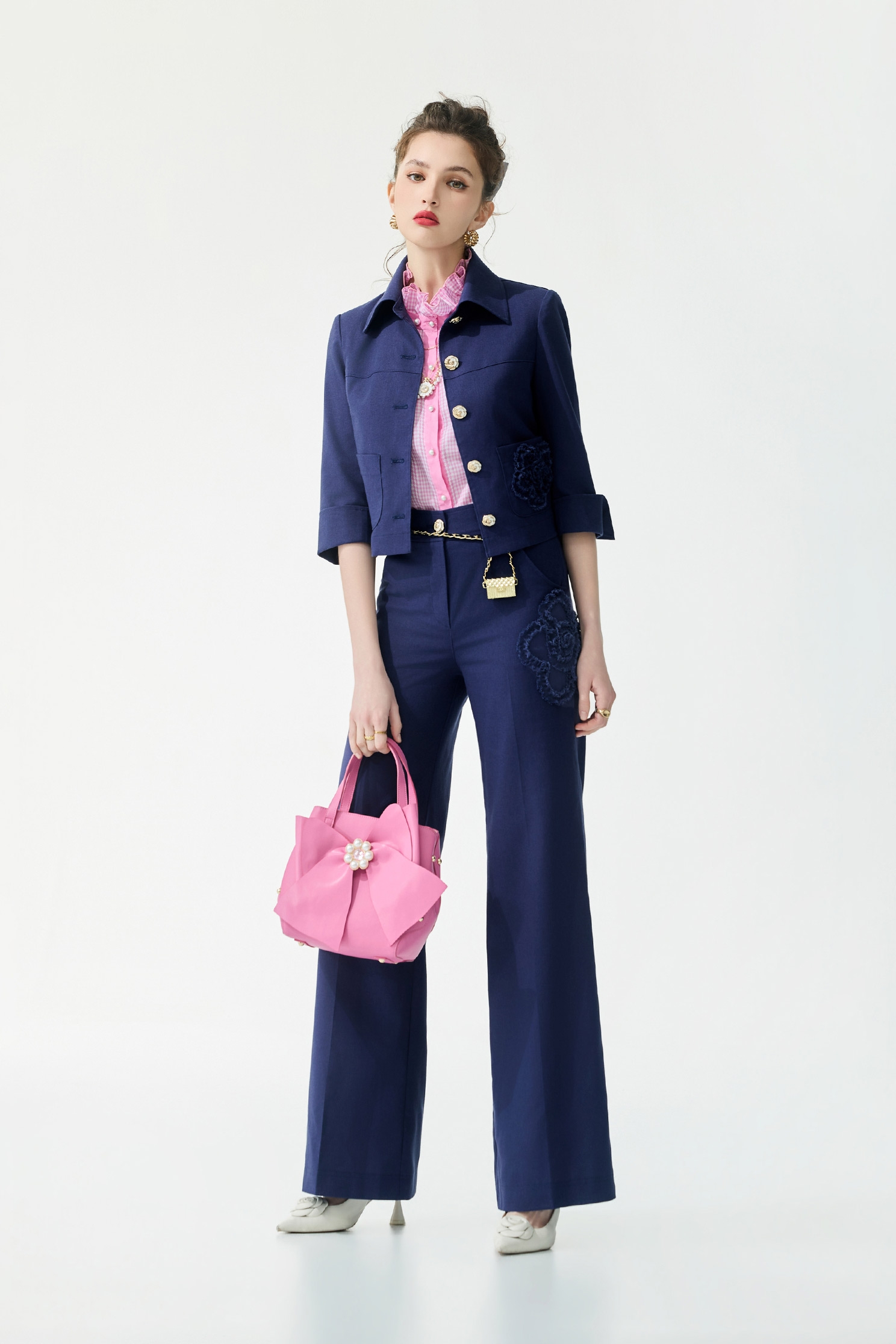 經典藍色抽鬚壓手工花寬褲經典藍色抽鬚壓手工花寬褲,喇叭褲,小香風,春夏穿搭,褲子