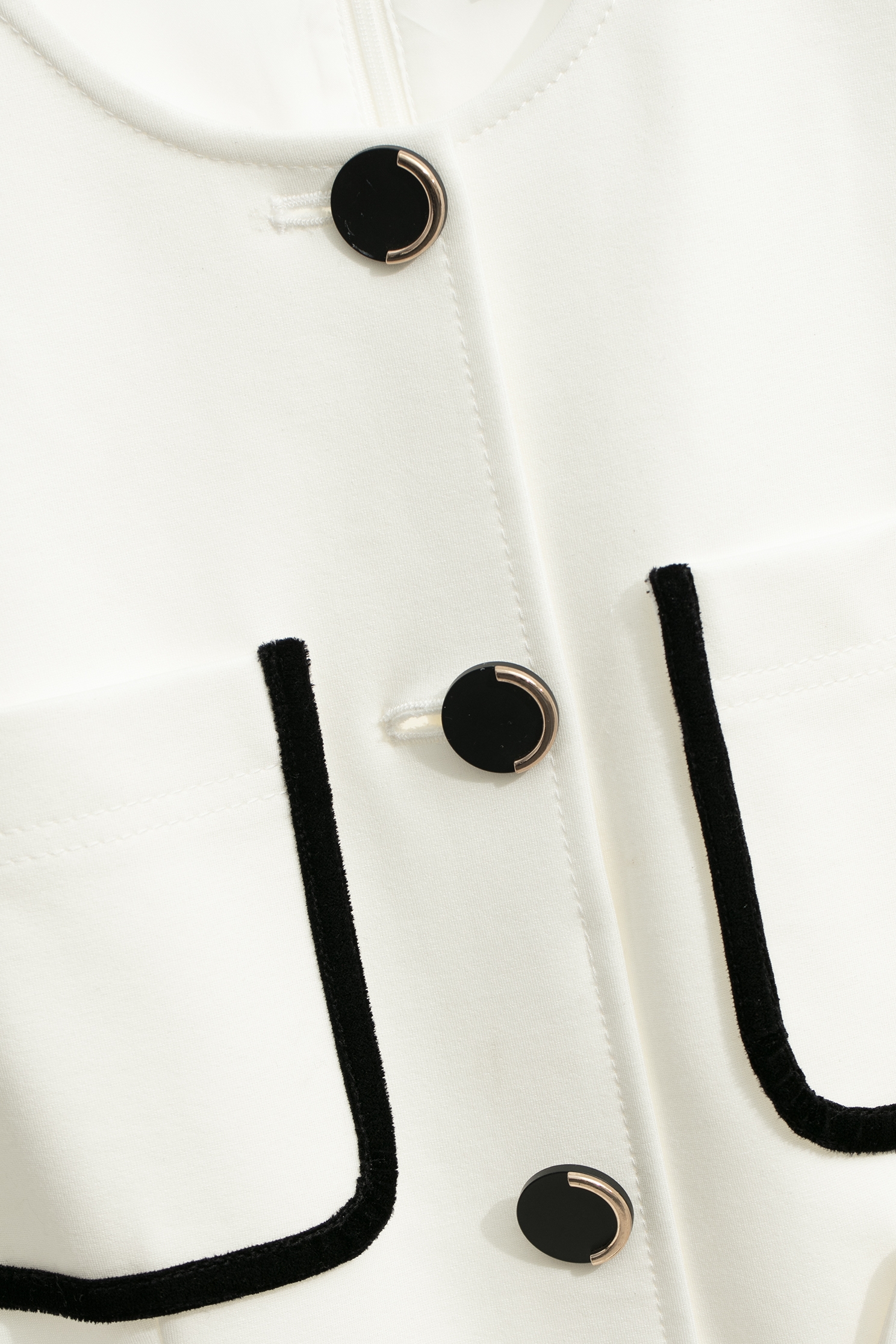 精緻黑邊雙貼袋連身短褲精緻黑邊雙貼袋連身短褲,白色褲子,秋冬穿搭,褲子,連身褲