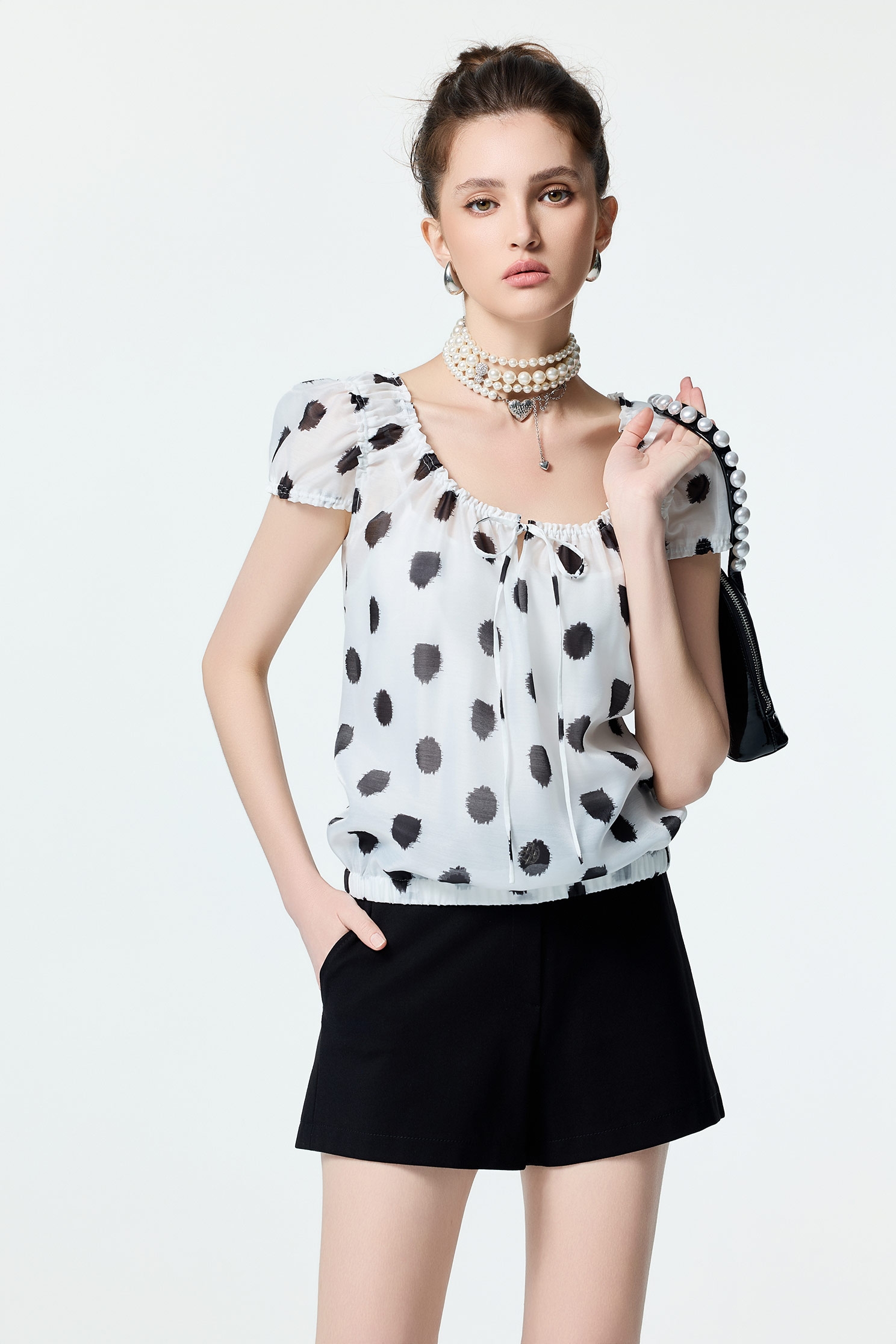 三角飾片彈性羅馬布短褲三角飾片彈性羅馬布短褲,上班OL穿搭,春夏穿搭,短褲