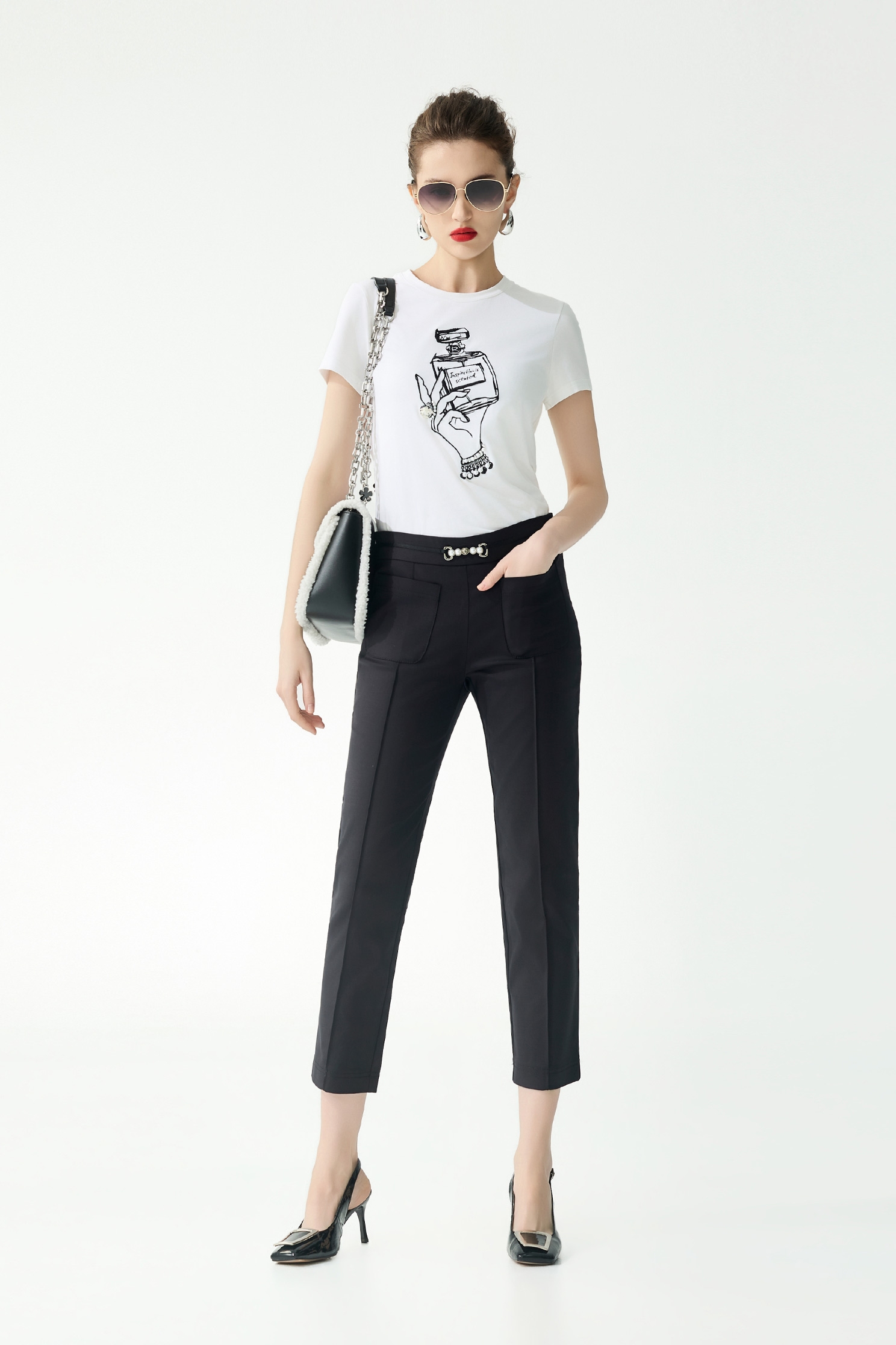 金屬珍珠釦飾八分窄管褲金屬珍珠釦飾八分窄管褲,上班OL穿搭,春夏穿搭,珍珠,窄管褲,褲子