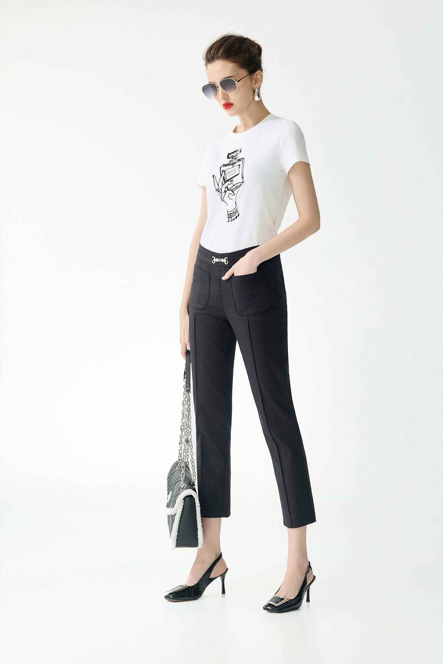 金屬珍珠釦飾八分窄管褲金屬珍珠釦飾八分窄管褲,上班OL穿搭,春夏穿搭,珍珠,窄管褲,褲子