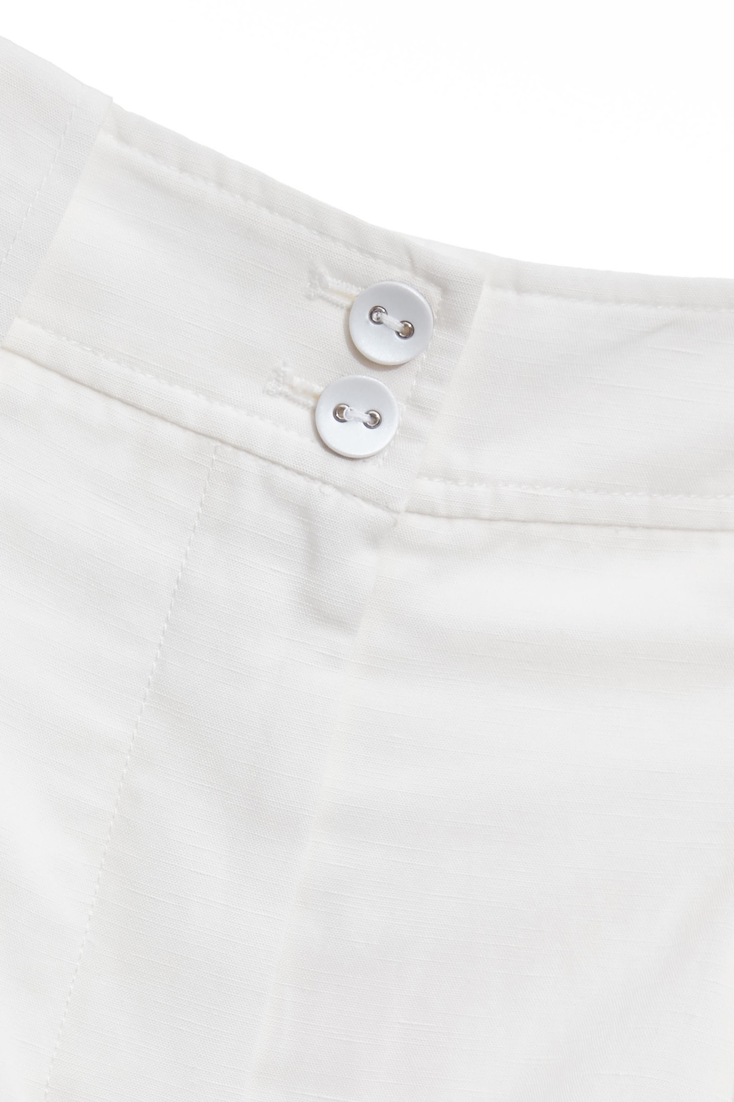 白色渡假風棉麻短褲白色渡假風棉麻短褲,上班OL穿搭,春夏穿搭,白色褲子,短褲,約會特輯,輕奢度假,輕奢渡假