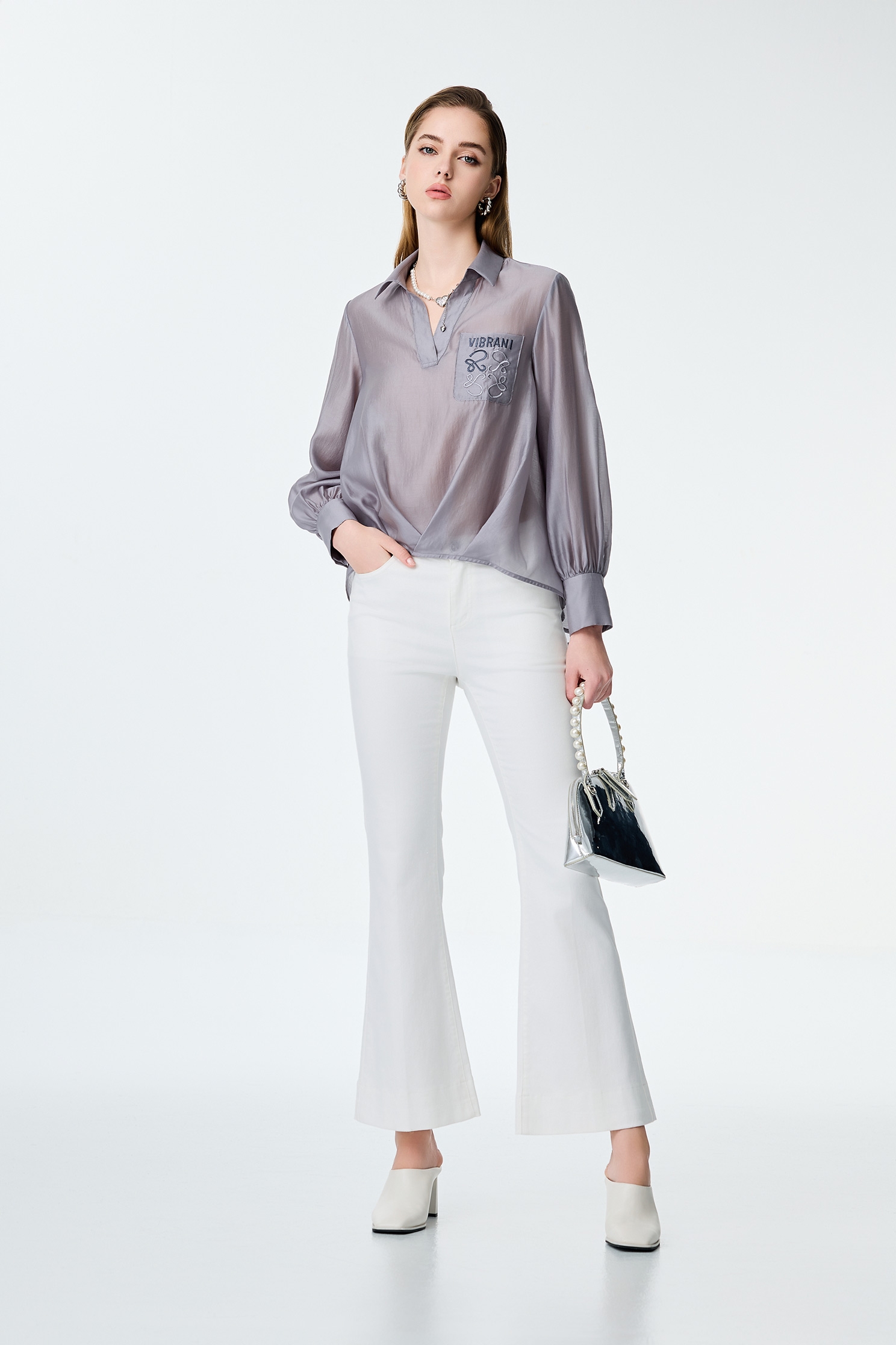 白色修身小喇叭牛仔褲白色修身小喇叭牛仔褲,上班OL穿搭,丹寧,喇叭褲,春夏穿搭,牛仔,牛仔褲,牛仔長褲,白色褲子,白色長褲,約會特輯,褲子,長褲