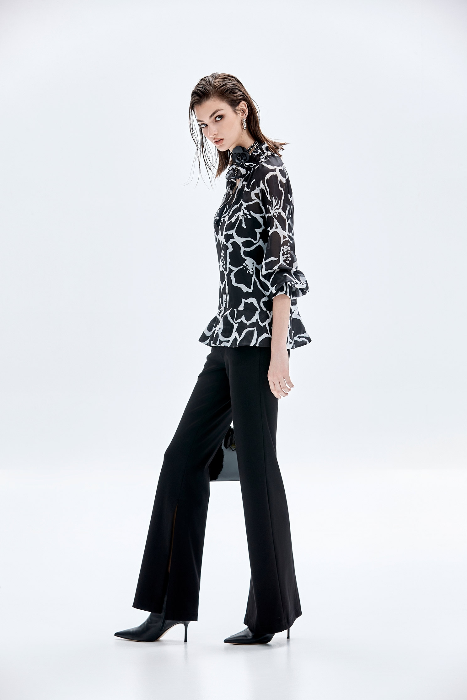 開衩喇叭長褲開衩喇叭長褲,寬褲,秋冬穿搭,褲子,黑色褲子