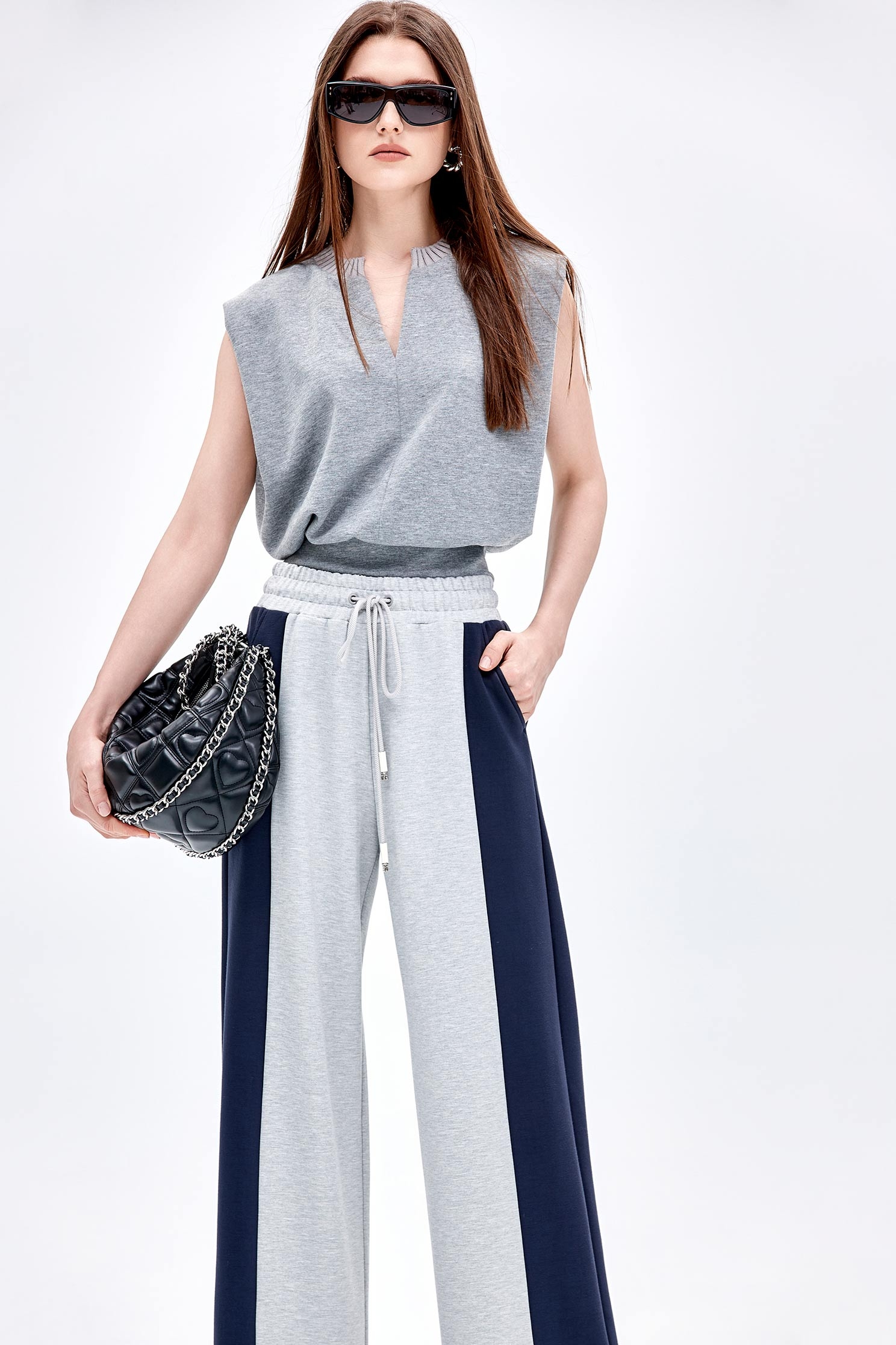 耐久灰運動風拼接長褲耐久灰運動風拼接長褲,寬褲,秋冬穿搭,褲子