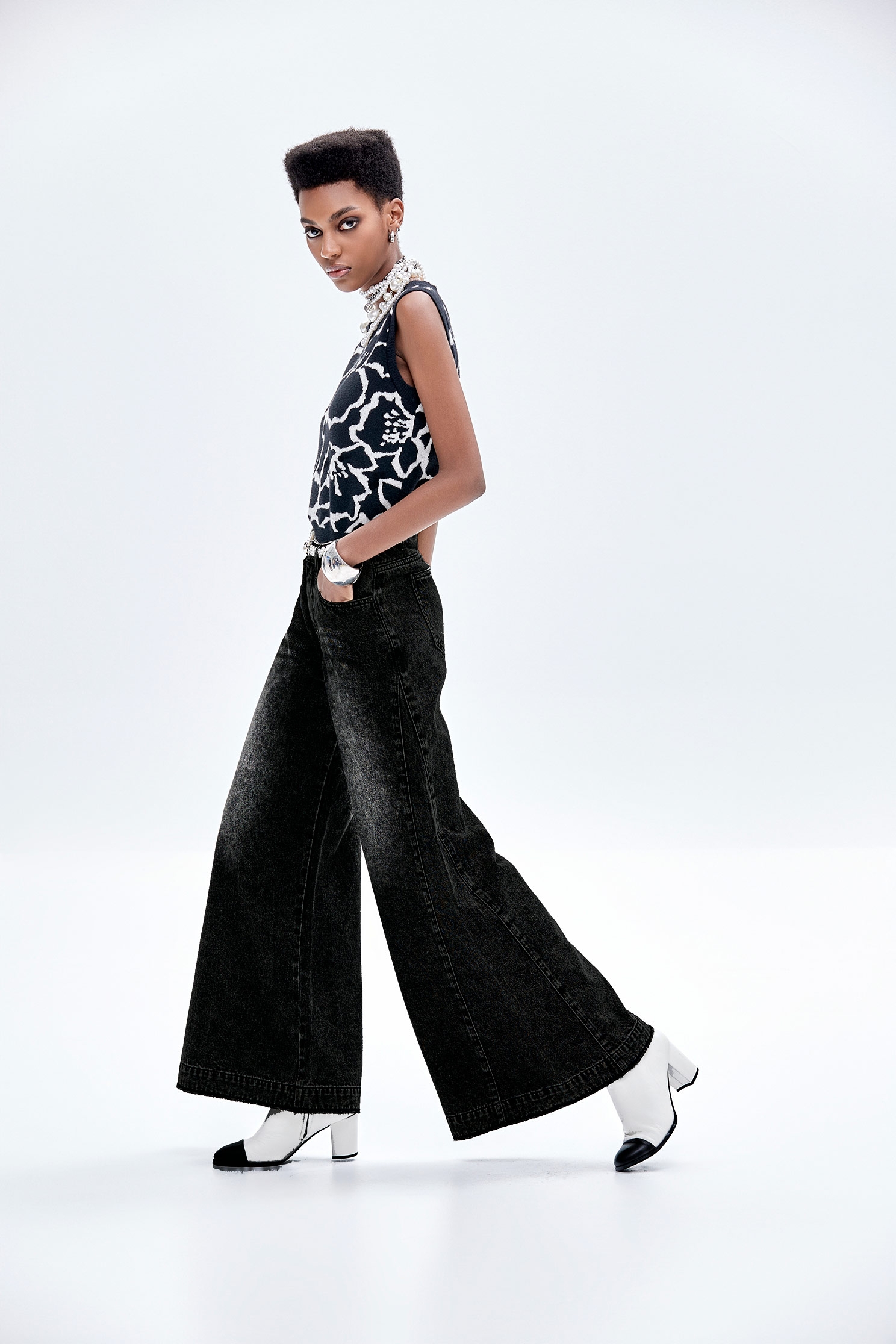 珍珠腰帶牛仔長褲珍珠腰帶牛仔長褲,牛仔,牛仔褲,珍珠,秋冬穿搭,褲子,針織,黑色褲子