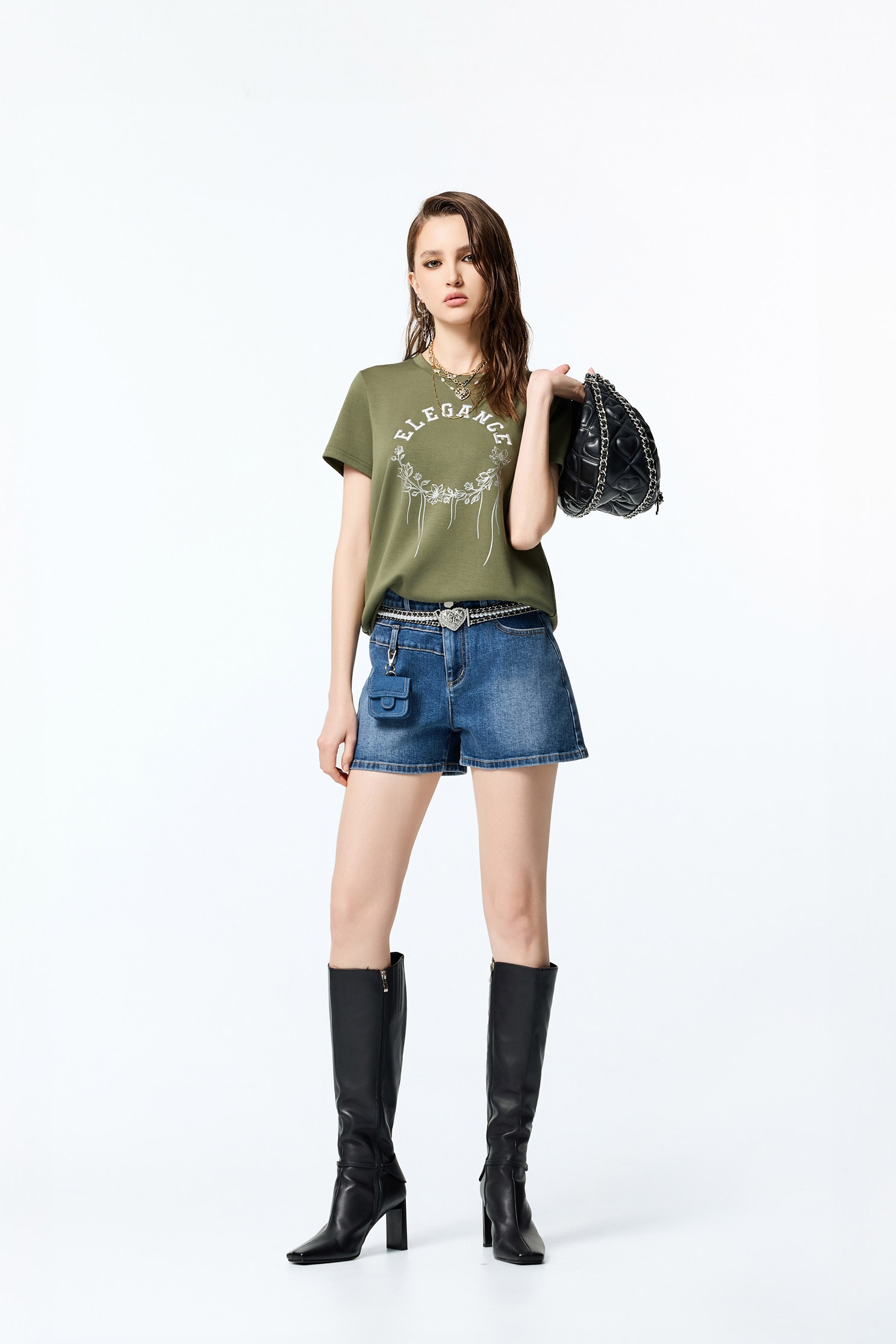 不對稱剪接造型牛仔短褲不對稱剪接造型牛仔短褲,丹寧,牛仔,牛仔短褲,短褲,秋冬穿搭,約會特輯,輕奢度假,輕奢渡假