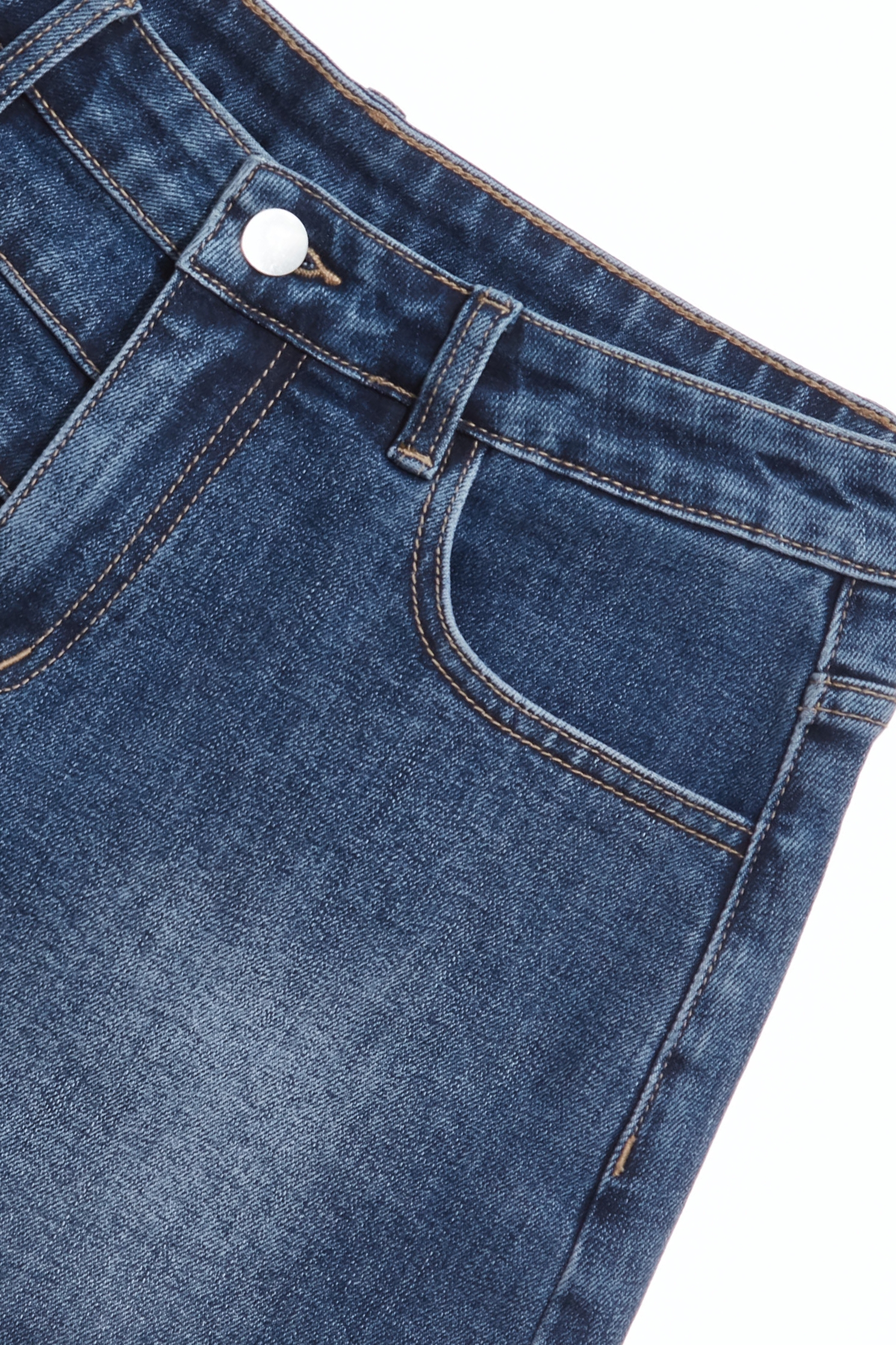 不對稱剪接造型牛仔短褲不對稱剪接造型牛仔短褲,丹寧,牛仔,牛仔短褲,短褲,秋冬穿搭,約會特輯,輕奢度假,輕奢渡假