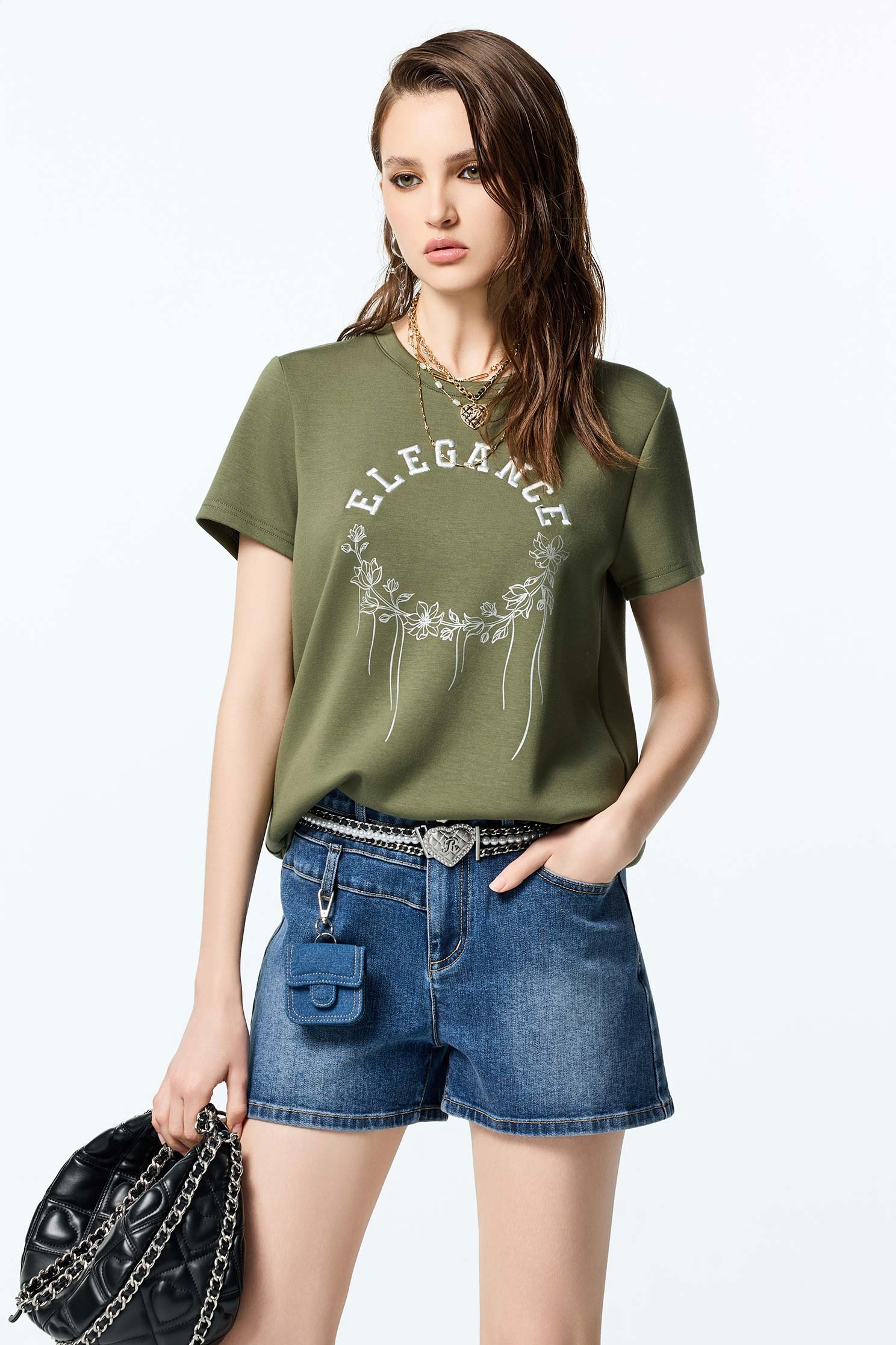 不對稱剪接造型牛仔短褲不對稱剪接造型牛仔短褲,丹寧,牛仔,牛仔短褲,短褲,秋冬穿搭,約會特輯,輕奢度假,輕奢渡假